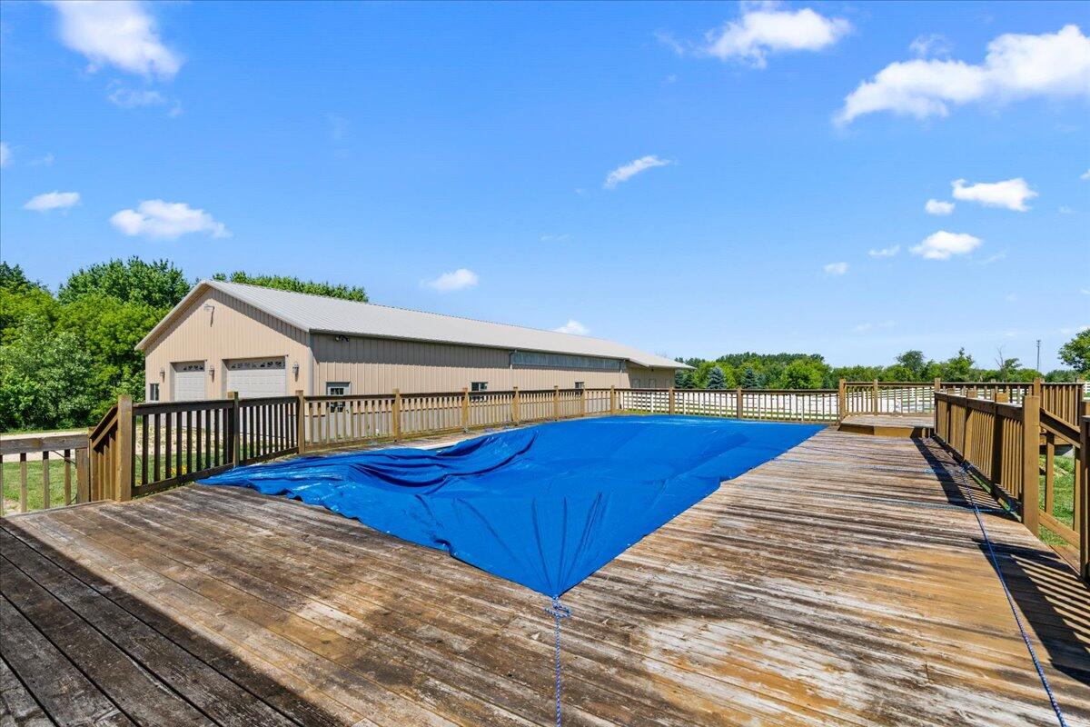 Hubbard, Wisconsin, 53035, United States, 4 Bedrooms Bedrooms, ,4 BathroomsBathrooms,Residential,For Sale,1885428