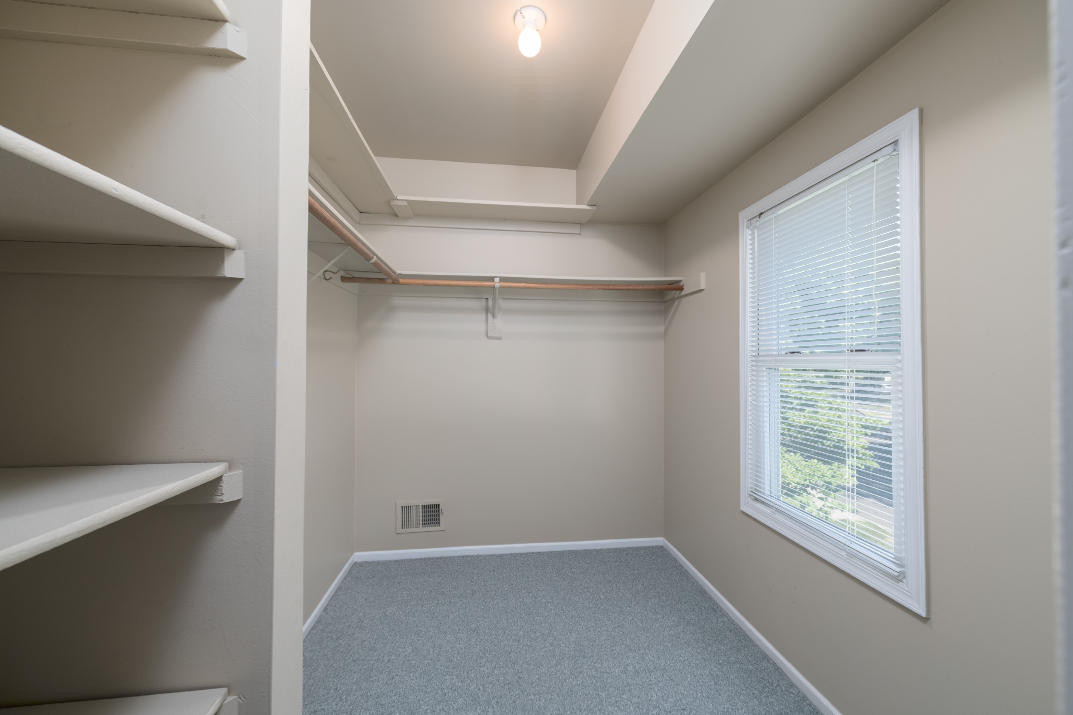  3-bedroom, 2.5-bath townhome in Little Silver - 物件實景