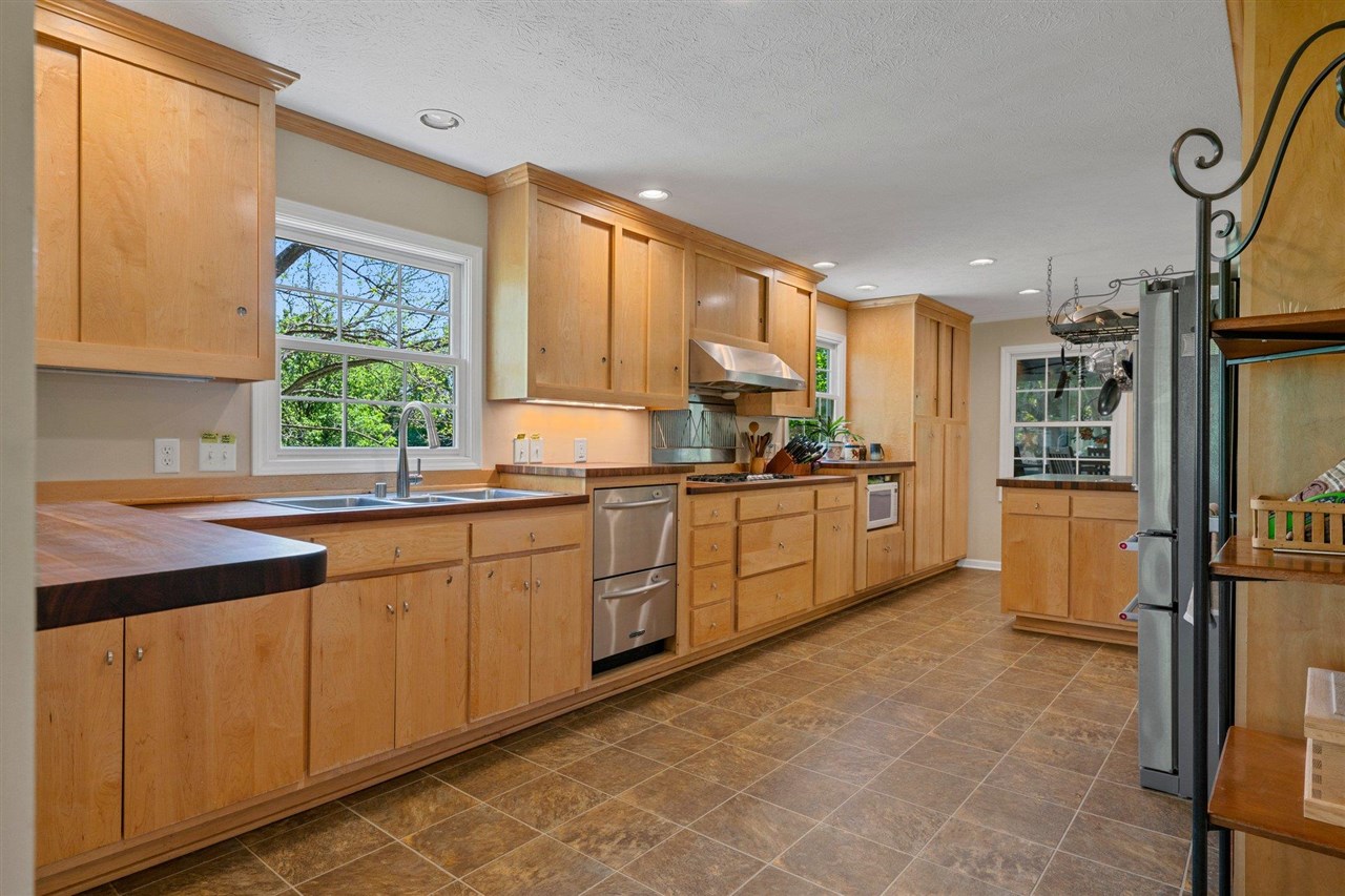 Bowling Green, Kentucky, 42103, United States, 4 Bedrooms Bedrooms, ,5 BathroomsBathrooms,Residential,For Sale,1785083