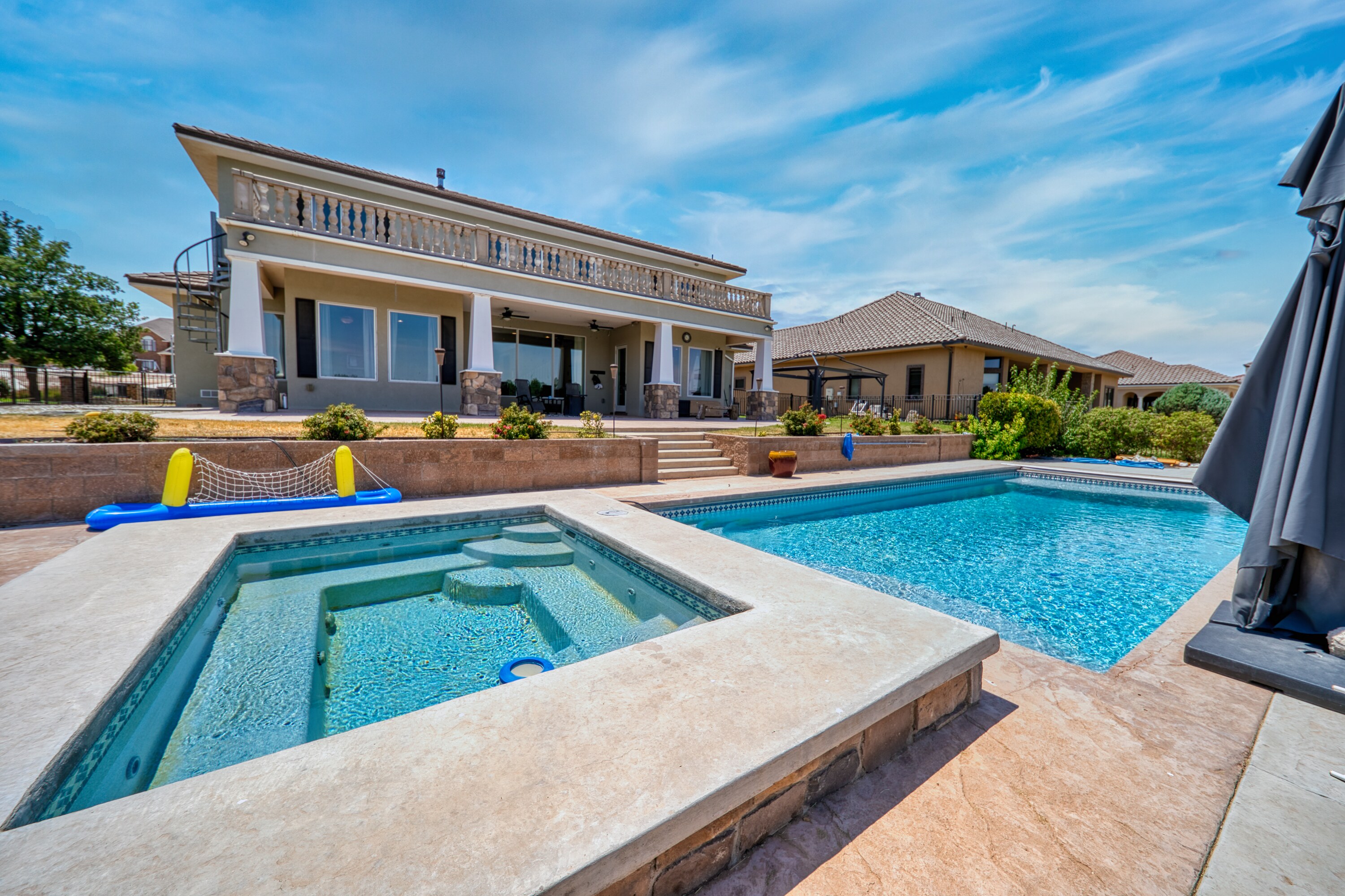 Carlsbad, New Mexico, 88220, United States, 5 Bedrooms Bedrooms, ,4 BathroomsBathrooms,Residential,For Sale,1974334