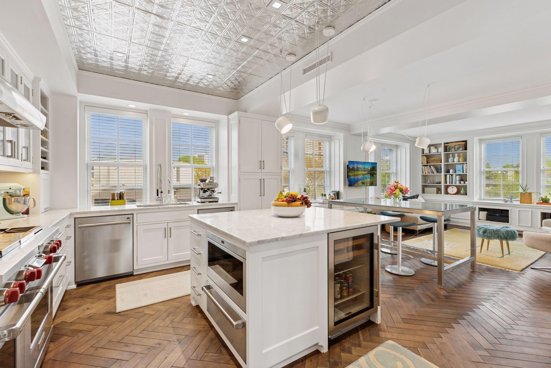 Minneapolis, Minnesota, 55403, United States, 2 Bedrooms Bedrooms, ,2 BathroomsBathrooms,Residential,For Sale,1926216