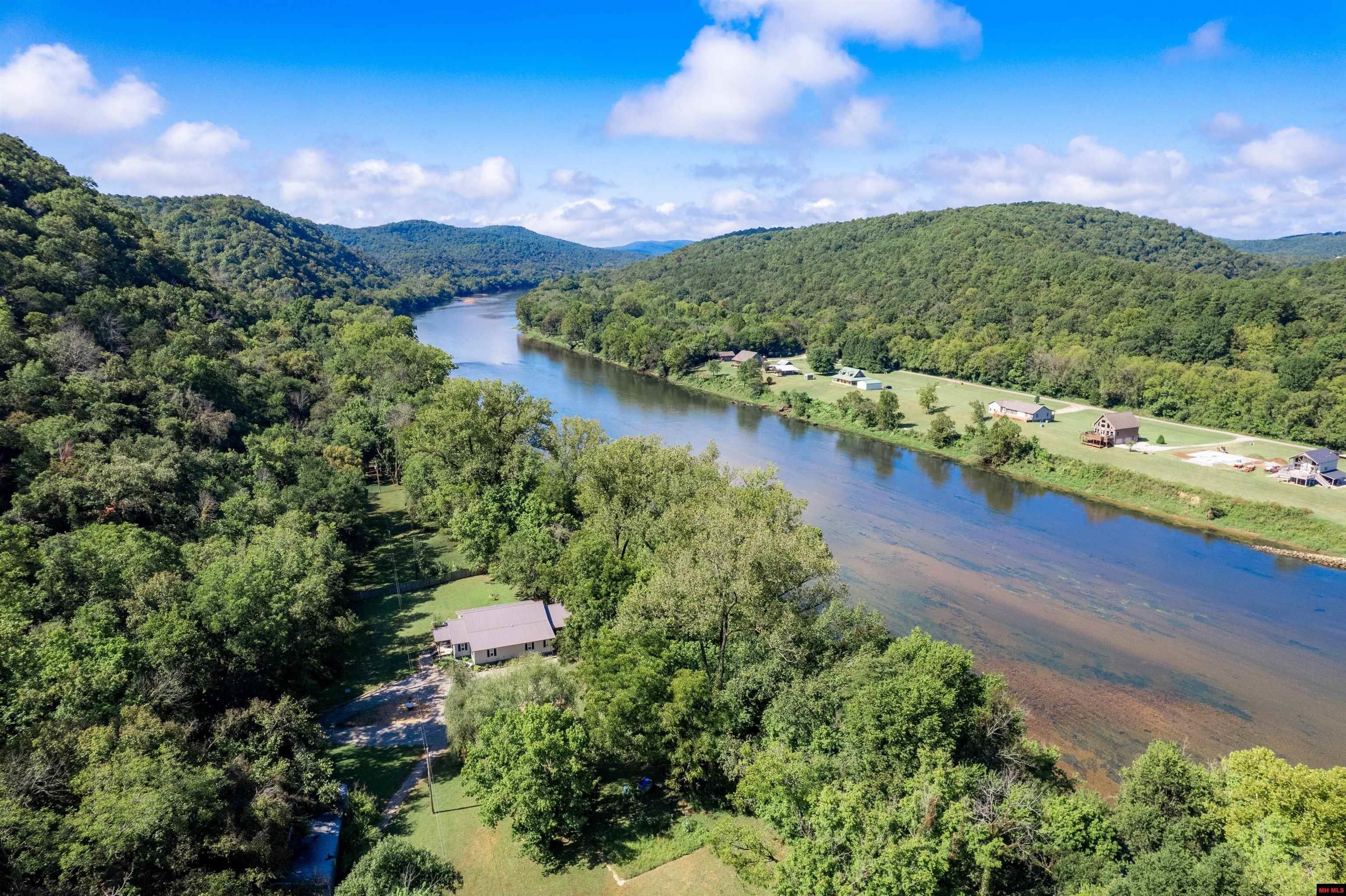 Norfork, Arkansas, 72658, United States, 4 Bedrooms Bedrooms, ,4 BathroomsBathrooms,Residential,For Sale,2037345
