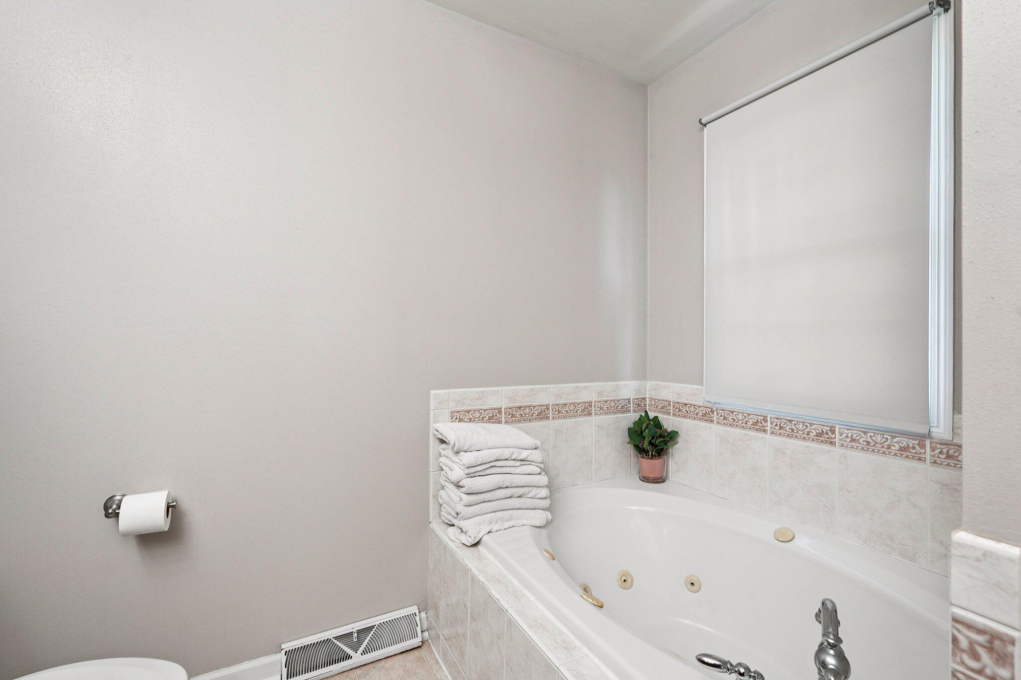 Pleasant Prairie, Wisconsin, 53158, United States, 4 Bedrooms Bedrooms, ,3 BathroomsBathrooms,Residential,For Sale,1983486