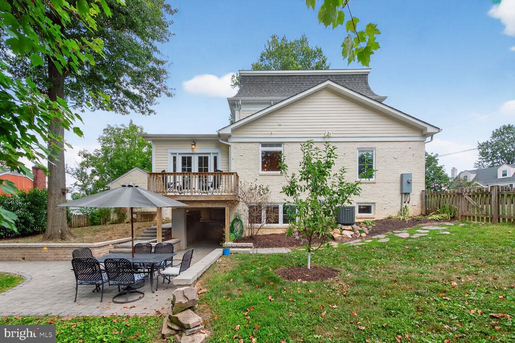 Arlington, Virginia, 22213, United States, 5 Bedrooms Bedrooms, ,5 BathroomsBathrooms,Residential,For Sale,1982488