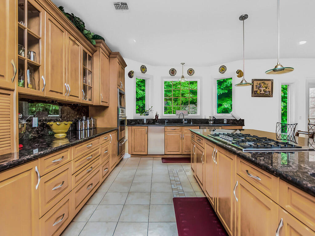 Scarsdale, New York, 10583, United States, 5 Bedrooms Bedrooms, ,6 BathroomsBathrooms,Residential,For Sale,1974207