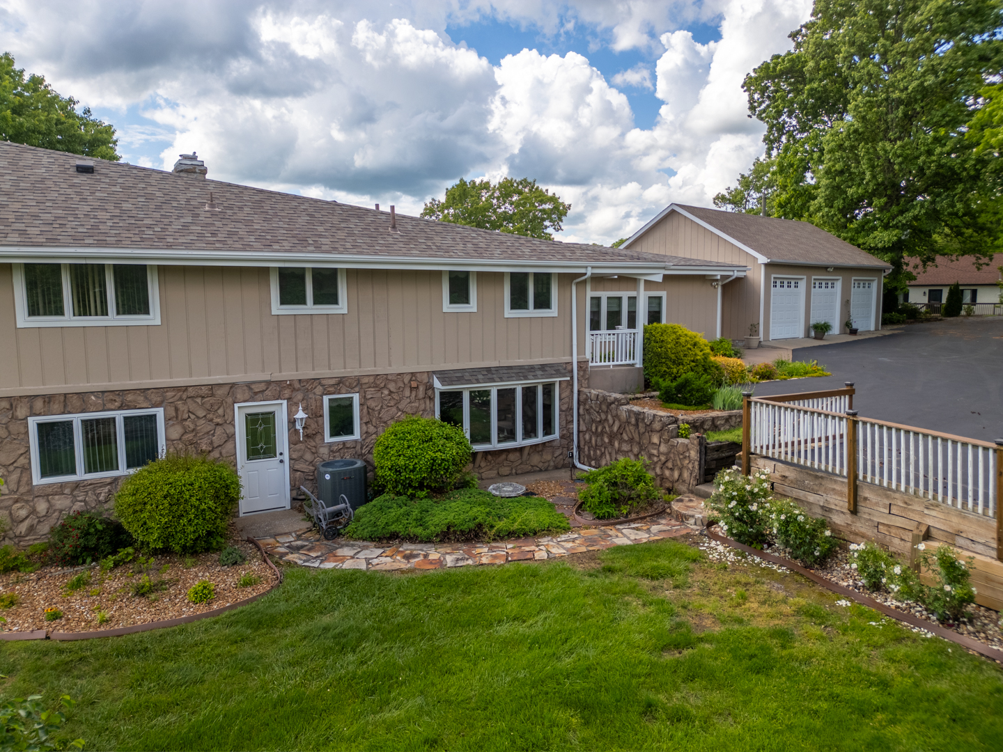 Marion, Illinois, 62959, United States, 3 Bedrooms Bedrooms, ,3 BathroomsBathrooms,Residential,For Sale,1936855