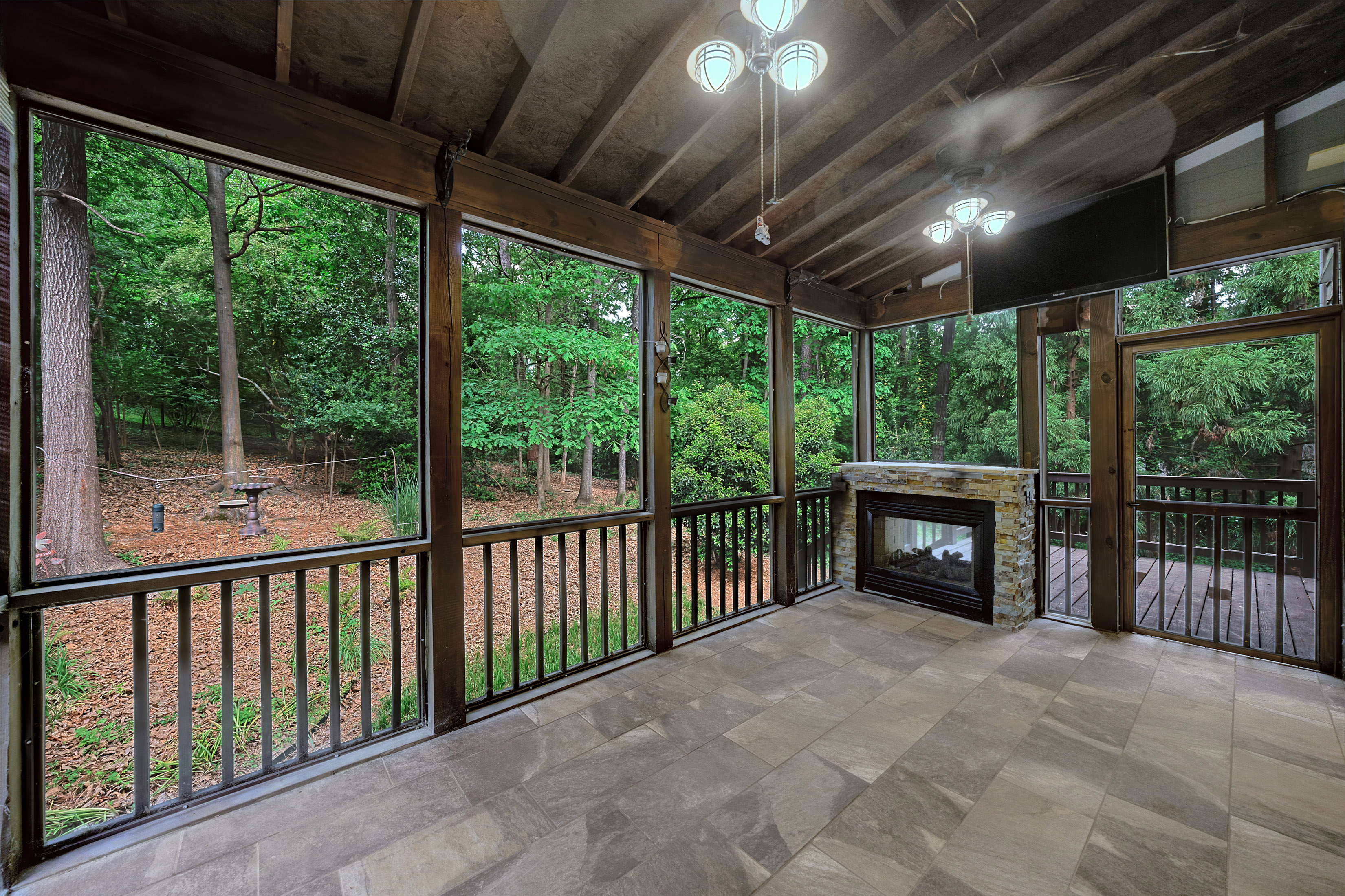  Sandy Springs Townhome Lives Like a Single Family Residence - 物件實景