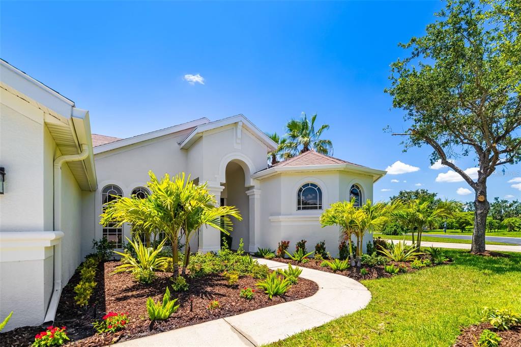 University Park, Florida, 34201, United States, 4 Bedrooms Bedrooms, ,4 BathroomsBathrooms,Residential,For Sale,1876189