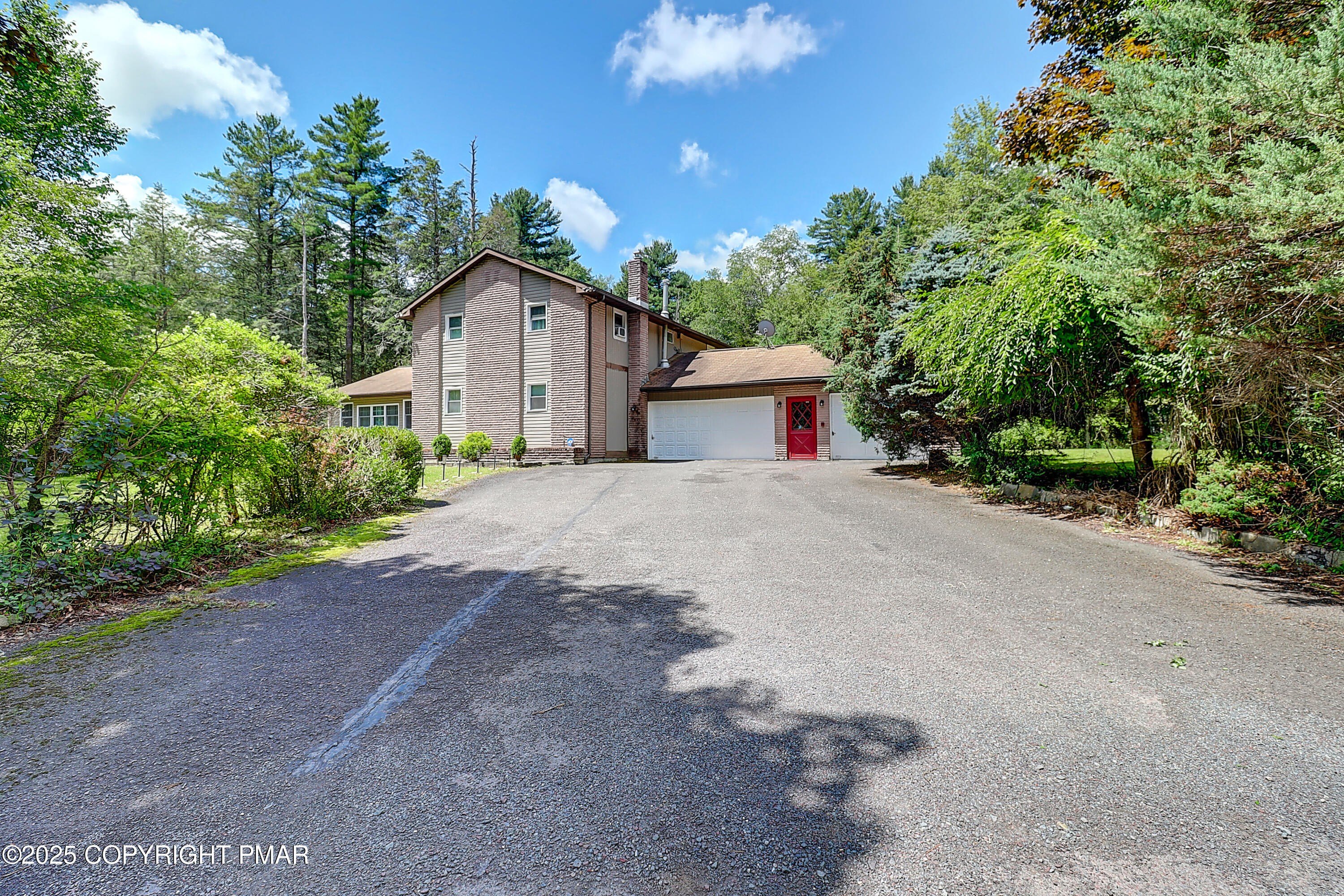 Blakeslee, Pennsylvania, 18610, United States, 4 Bedrooms Bedrooms, ,4 BathroomsBathrooms,Residential,For Sale,1982561