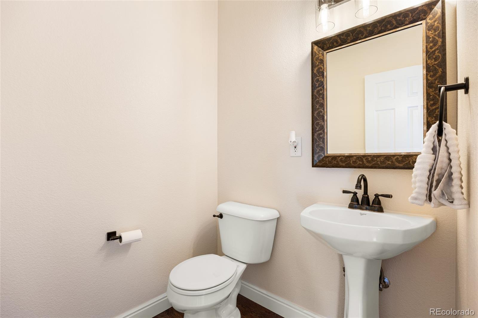 Highlands Ranch, Colorado, 80126, United States, 3 Bedrooms Bedrooms, ,3 BathroomsBathrooms,Residential,For Sale,1991923