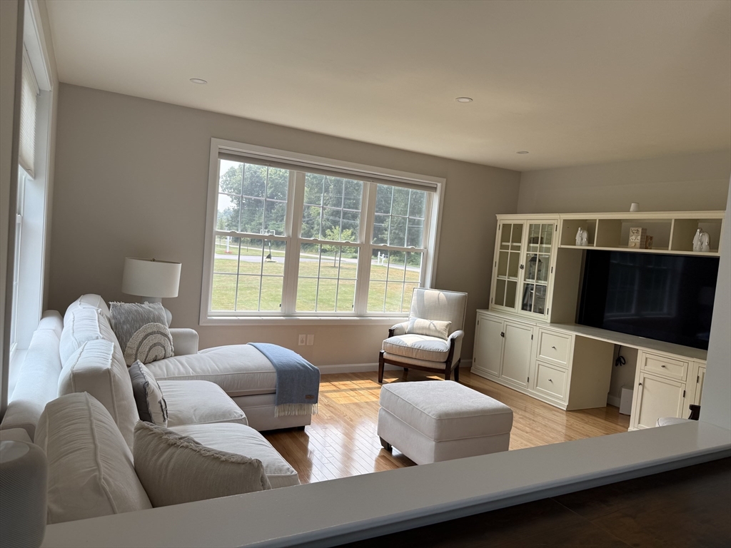 Raynham, Massachusetts, 02767, United States, 4 Bedrooms Bedrooms, ,3 BathroomsBathrooms,Residential,For Sale,1927806
