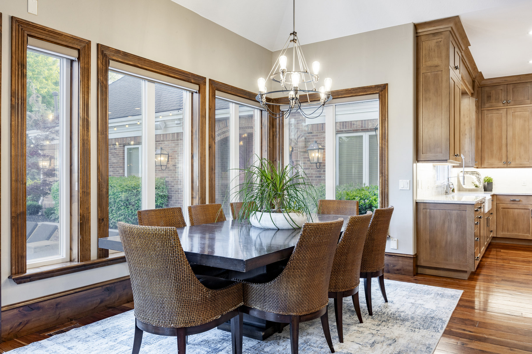  Gated West Jordan 2 Story Estate with 10 Car Garage and Swimming Pool - 物件實景