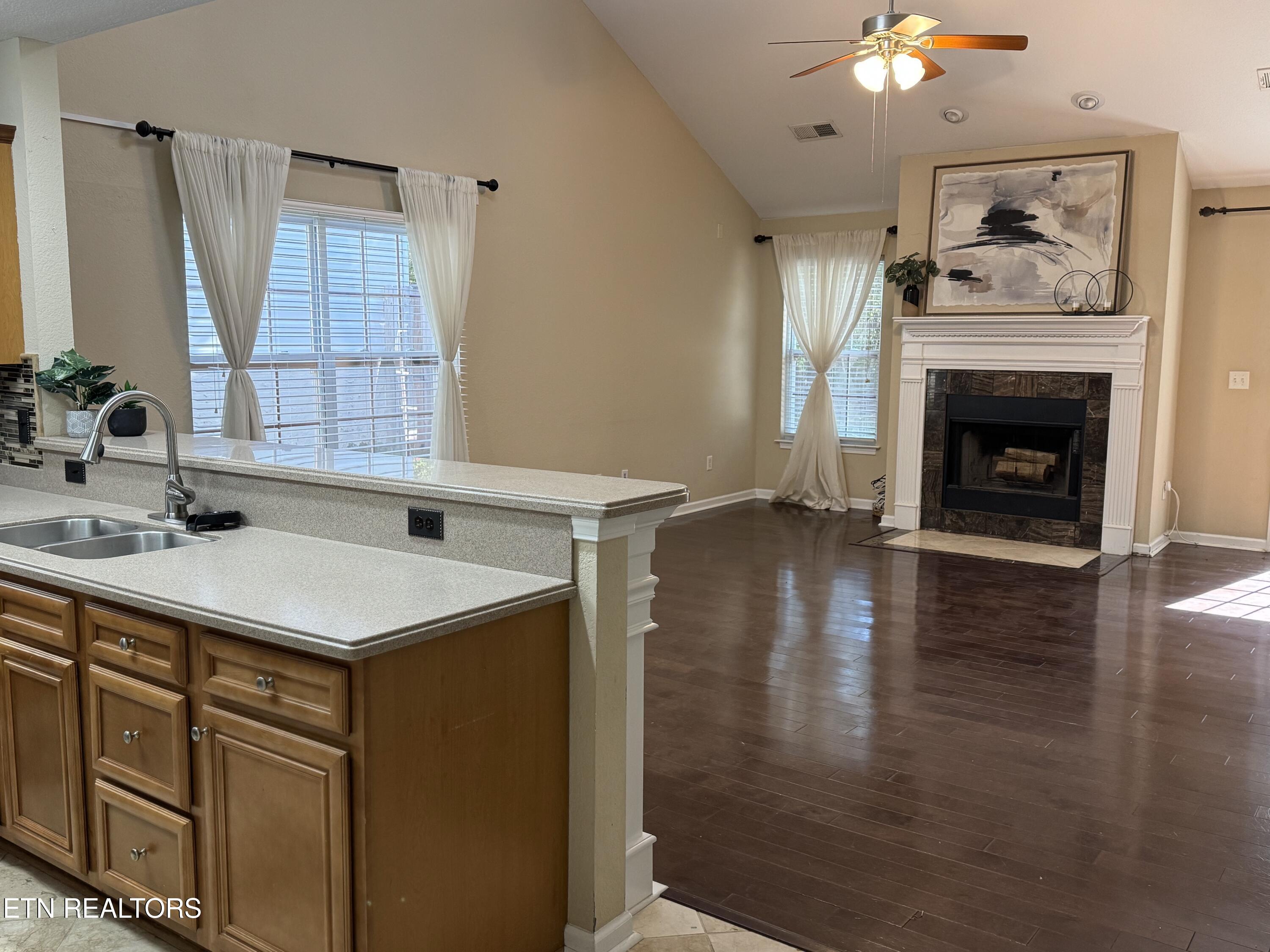 Knoxville, Tennessee, 37932, United States, 4 Bedrooms Bedrooms, ,4 BathroomsBathrooms,Residential,For Sale,1975701