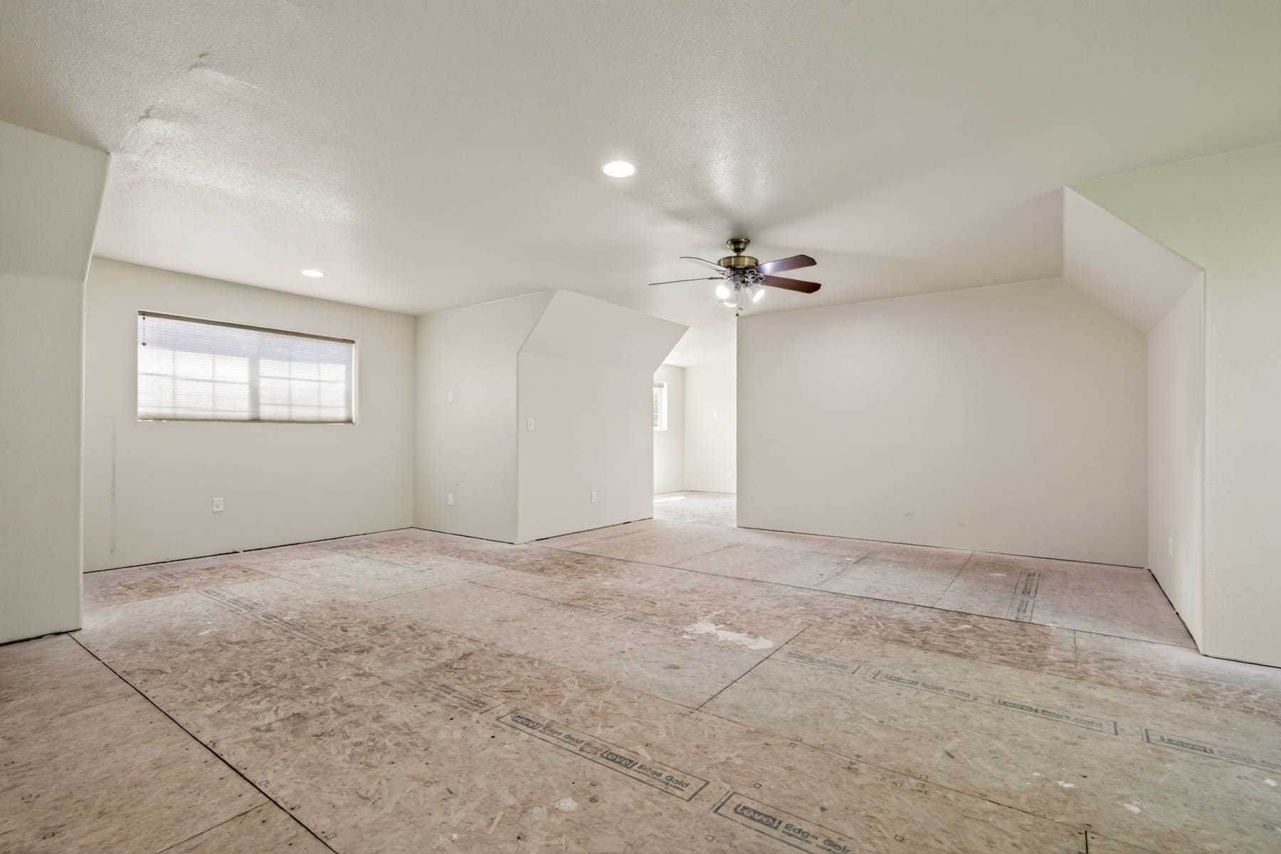  182 Justin Court Central Point, OR 97502 - 物件實景