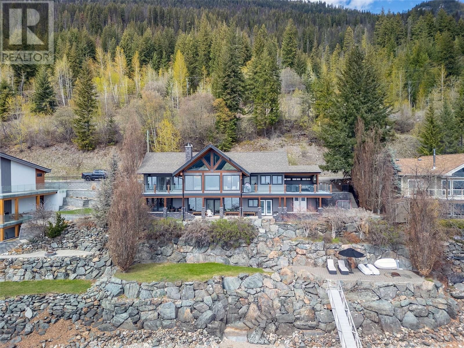 ANGLEMONT, British Columbia, V0E 1M8, CA, 5 Bedrooms Bedrooms, ,4 BathroomsBathrooms,Residential,For Sale,1838745