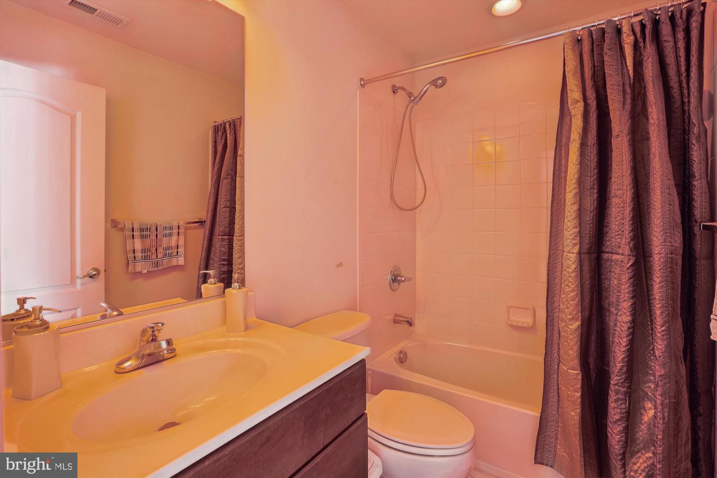 Woodbridge, Virginia, 22193, United States, 4 Bedrooms Bedrooms, ,5 BathroomsBathrooms,Residential,For Sale,1950998