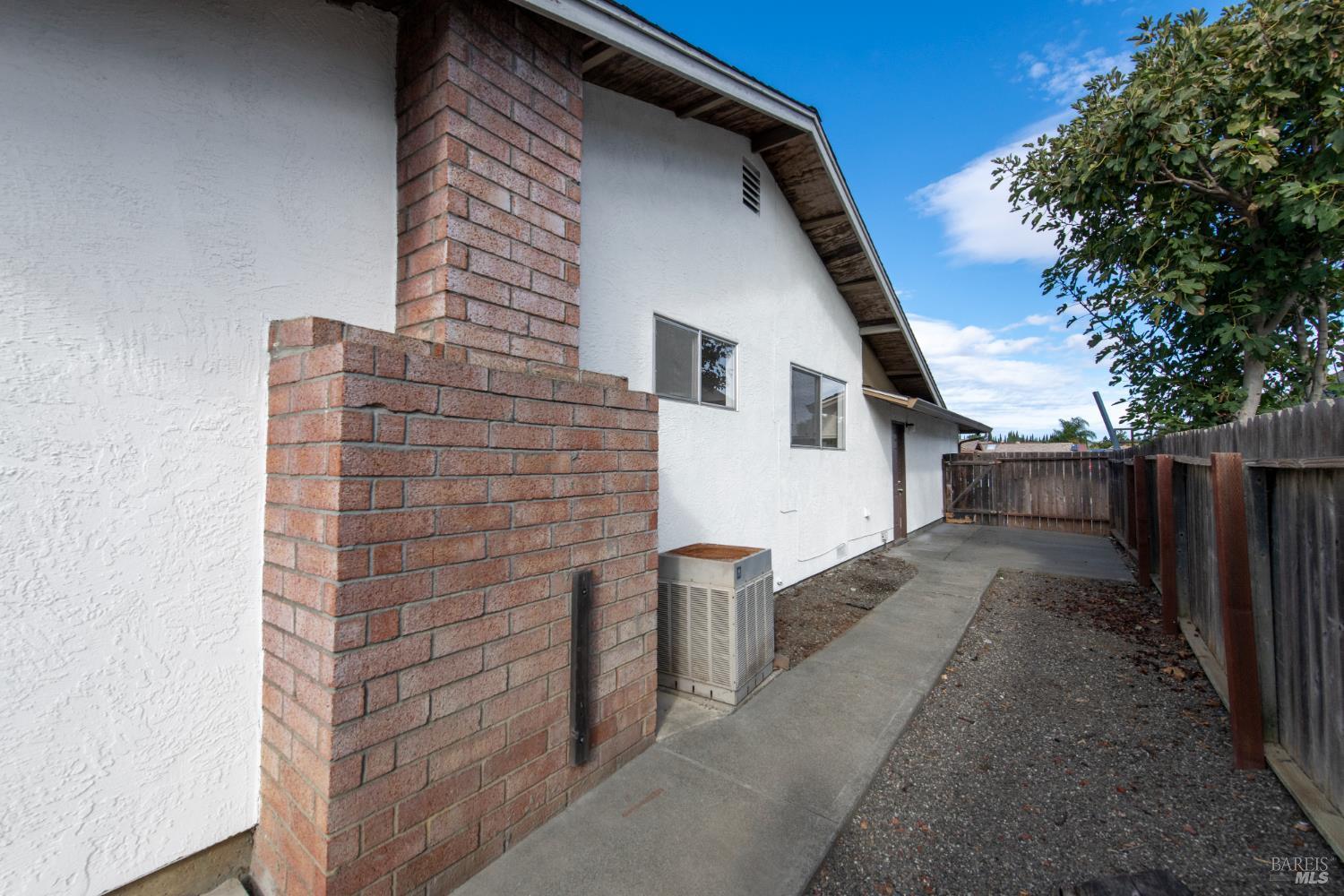 Vacaville, California, 95687, United States, 4 Bedrooms Bedrooms, ,2 BathroomsBathrooms,Residential,For Sale,1977124