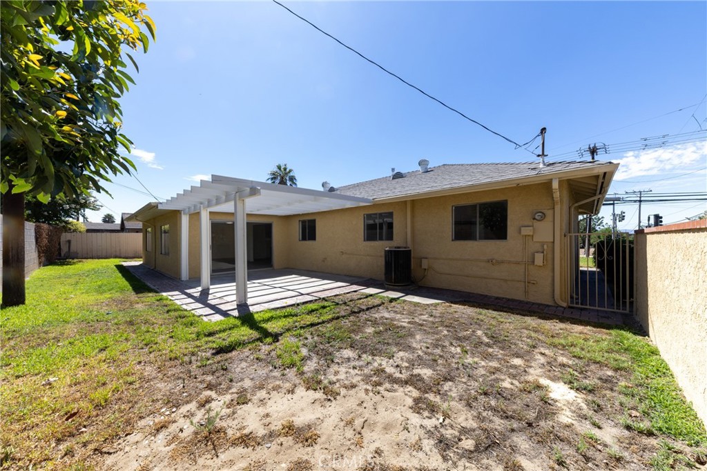 Ontario, California, 91762, United States, 4 Bedrooms Bedrooms, ,2 BathroomsBathrooms,Residential,For Sale,1930288
