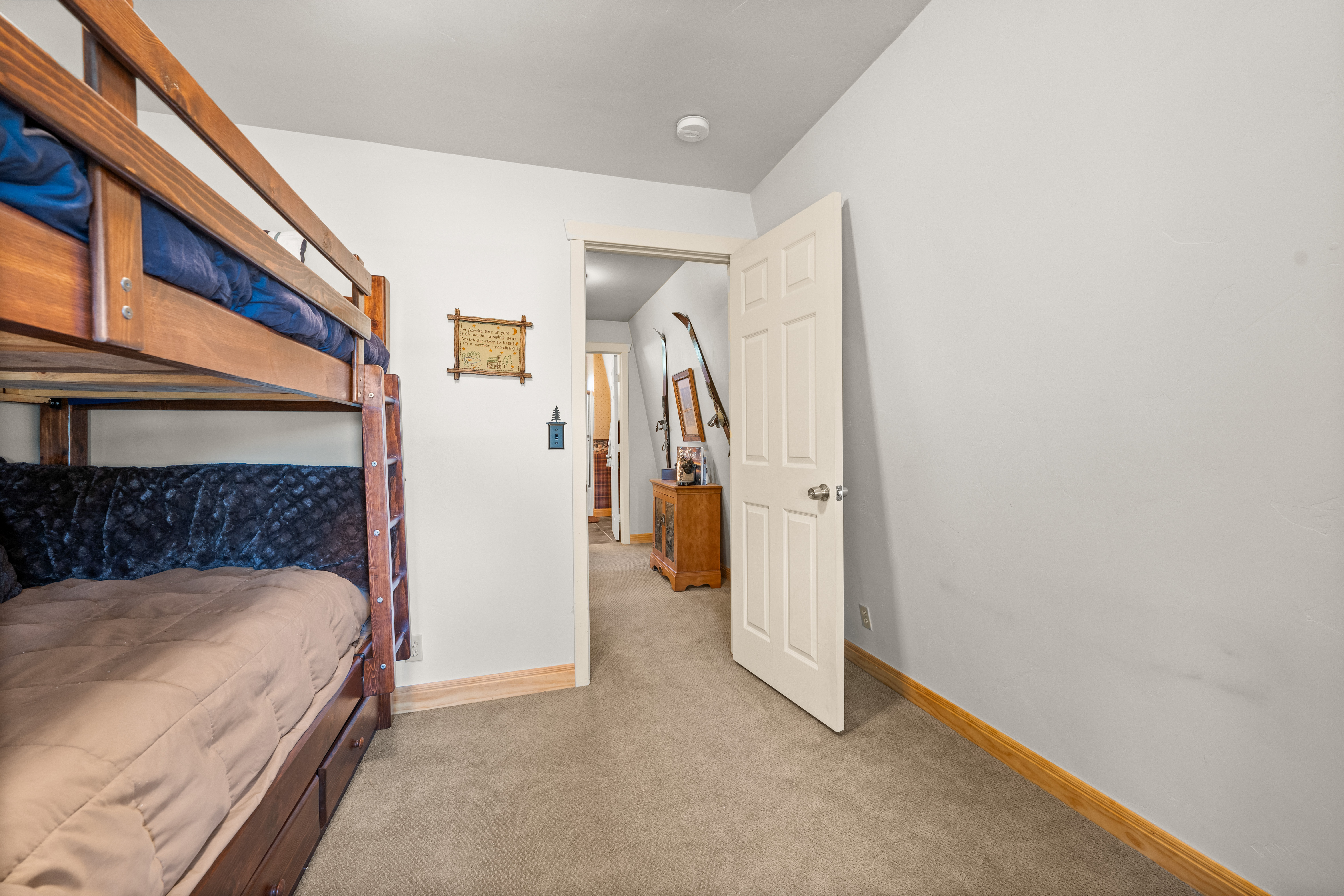  1099 Crags Lane, Fawnskin, CA 92333 - 物件實景