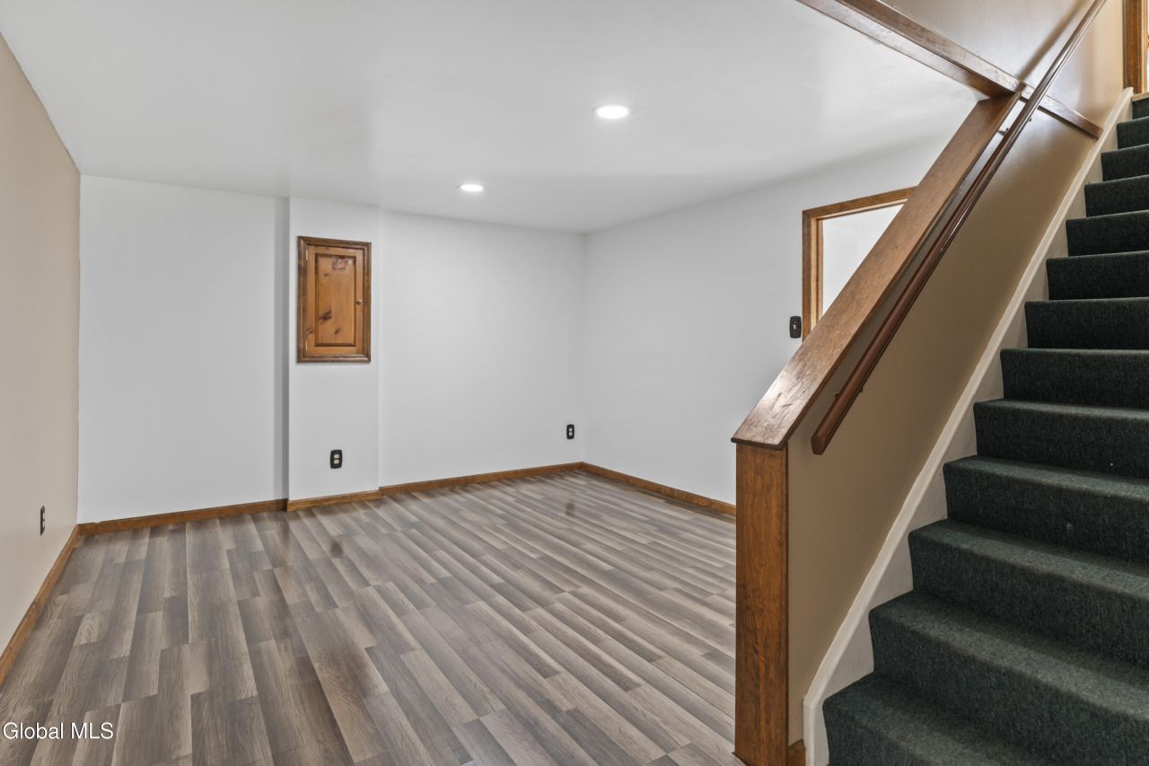 Niskayuna, New York, 12309, United States, 6 Bedrooms Bedrooms, ,4 BathroomsBathrooms,Residential,For Sale,1906999