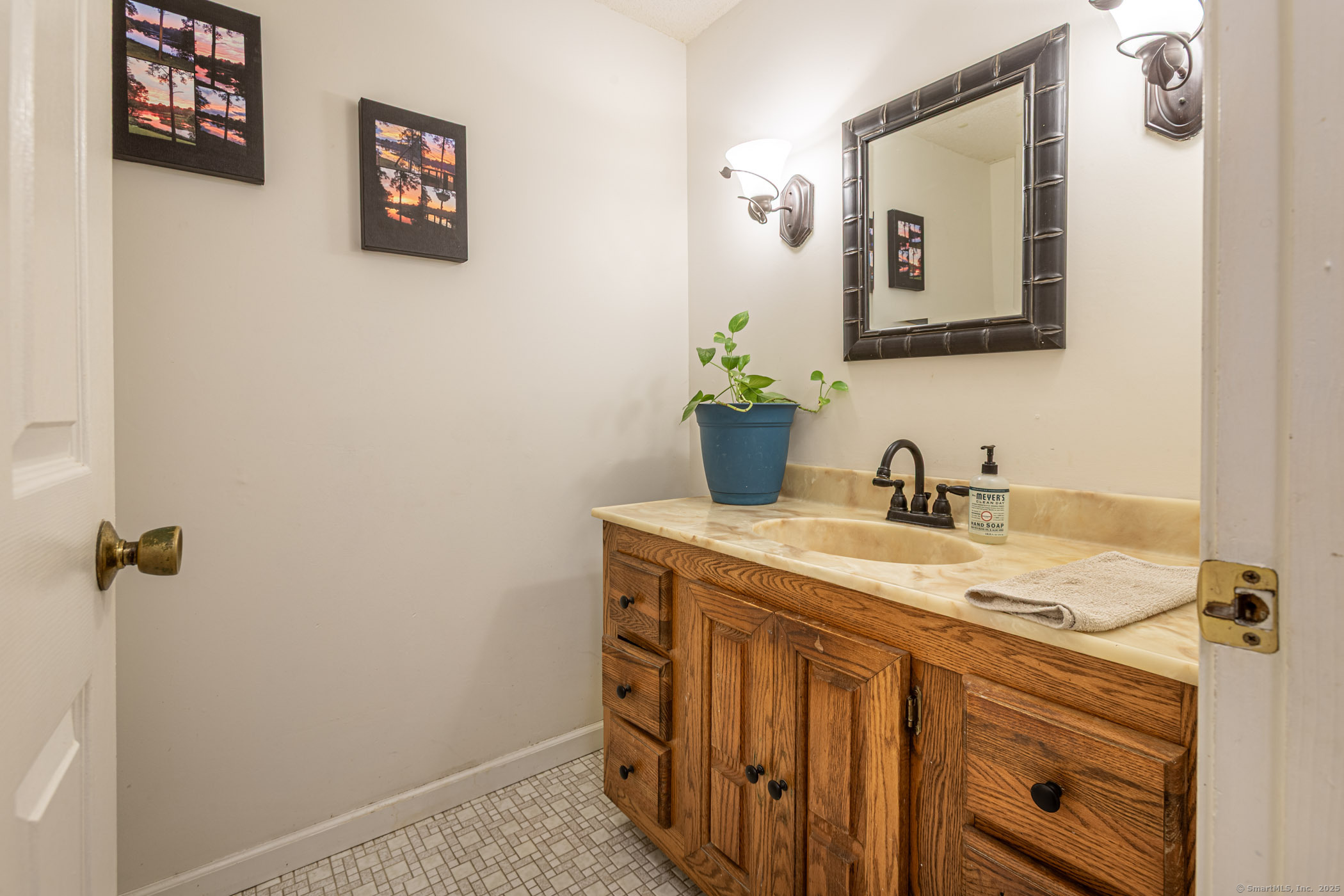 Willington, Connecticut, 06279, United States, 4 Bedrooms Bedrooms, ,3 BathroomsBathrooms,Residential,For Sale,1939057