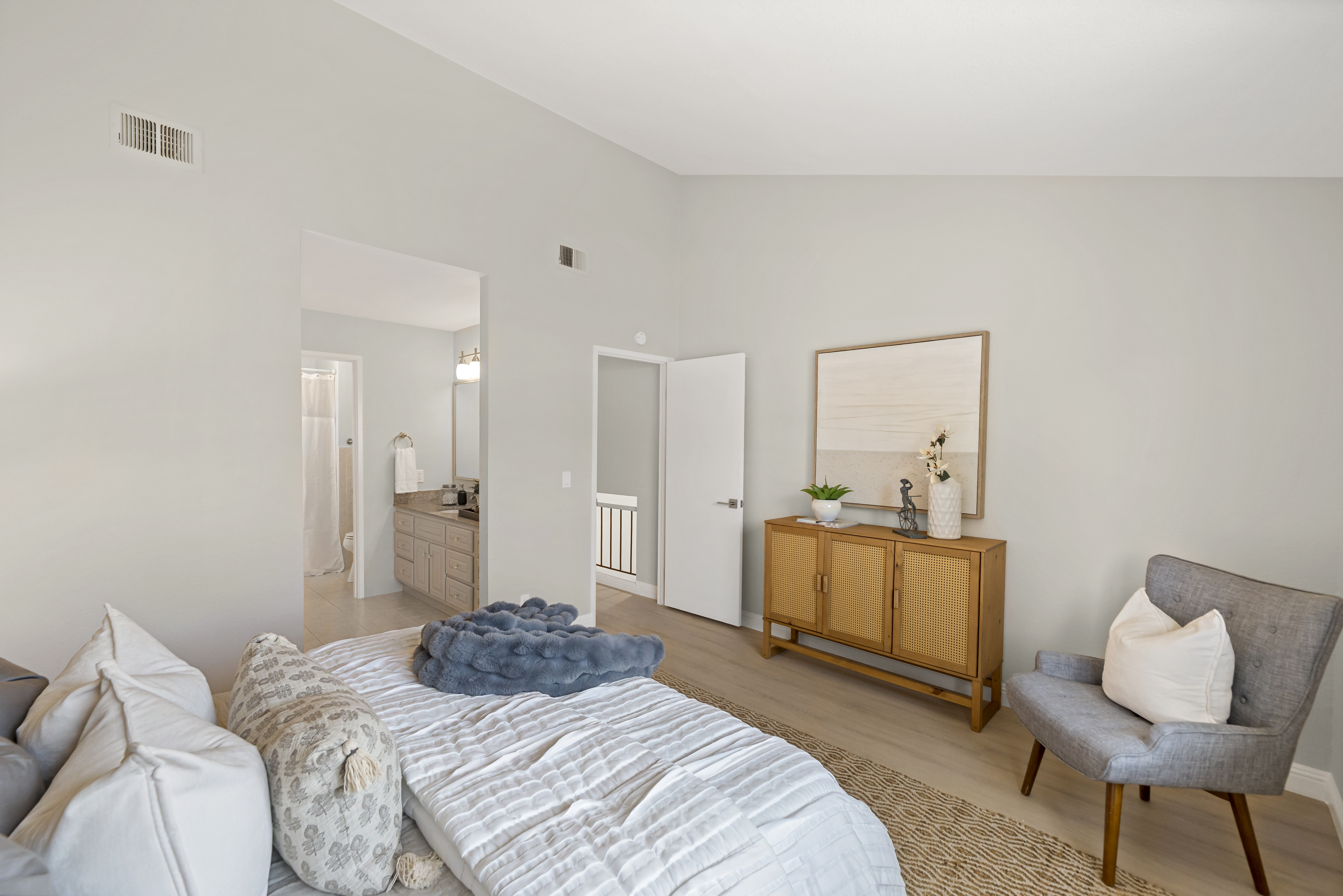  Designer-Appointed Forest Park Home with Seamless Indoor-Outdoor Living - 物件實景