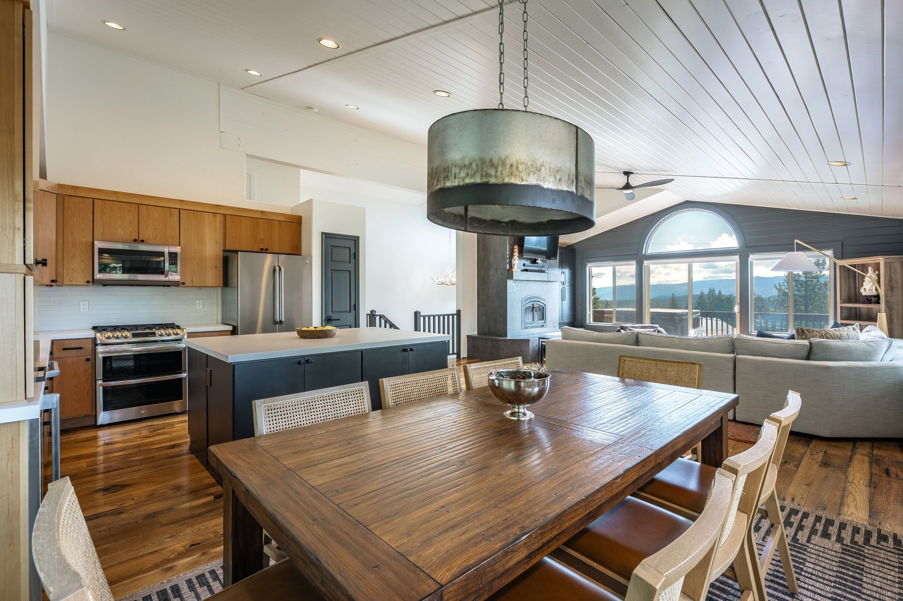 Modern Tahoe Donner Retreat with Panoramic Mountain Views & Elevated Living - 物件實景