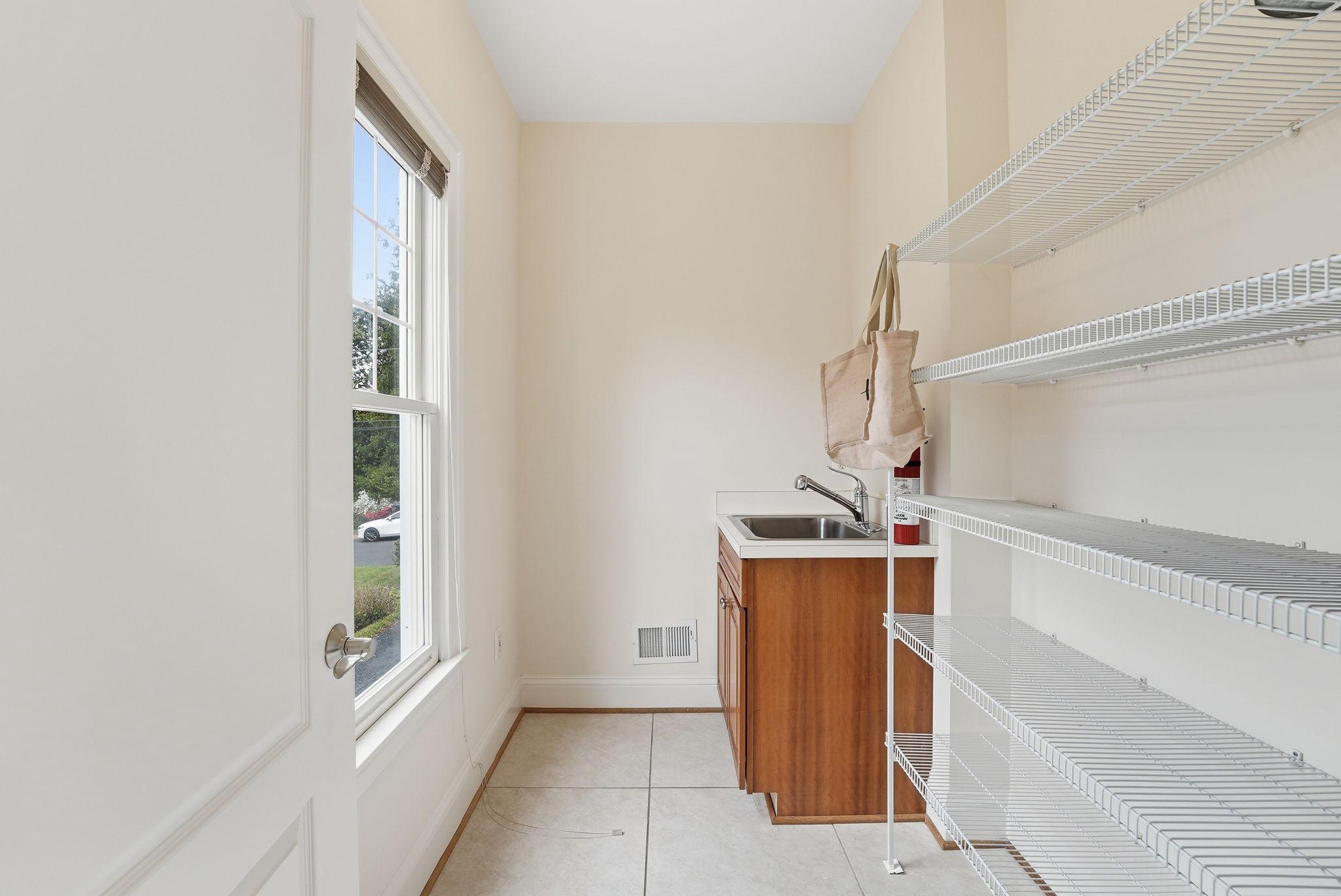  5836 Conway Road, Bethesda, MD, 20817 - 物件實景