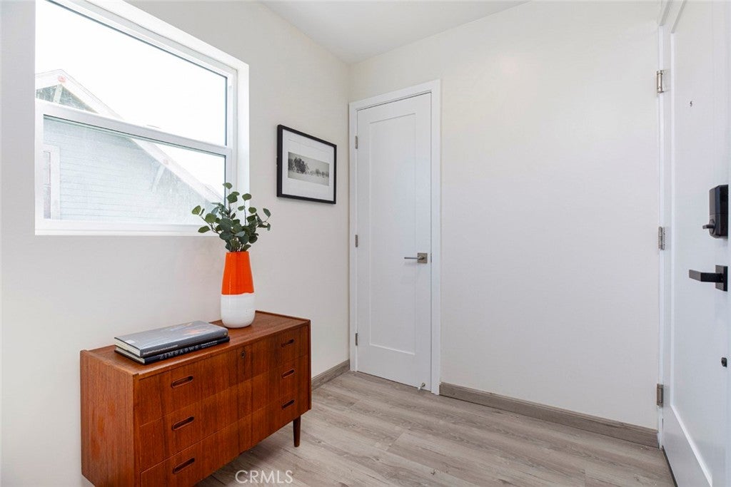 Los Angeles, California, 90027, United States, ,Residential,For Sale,1938959