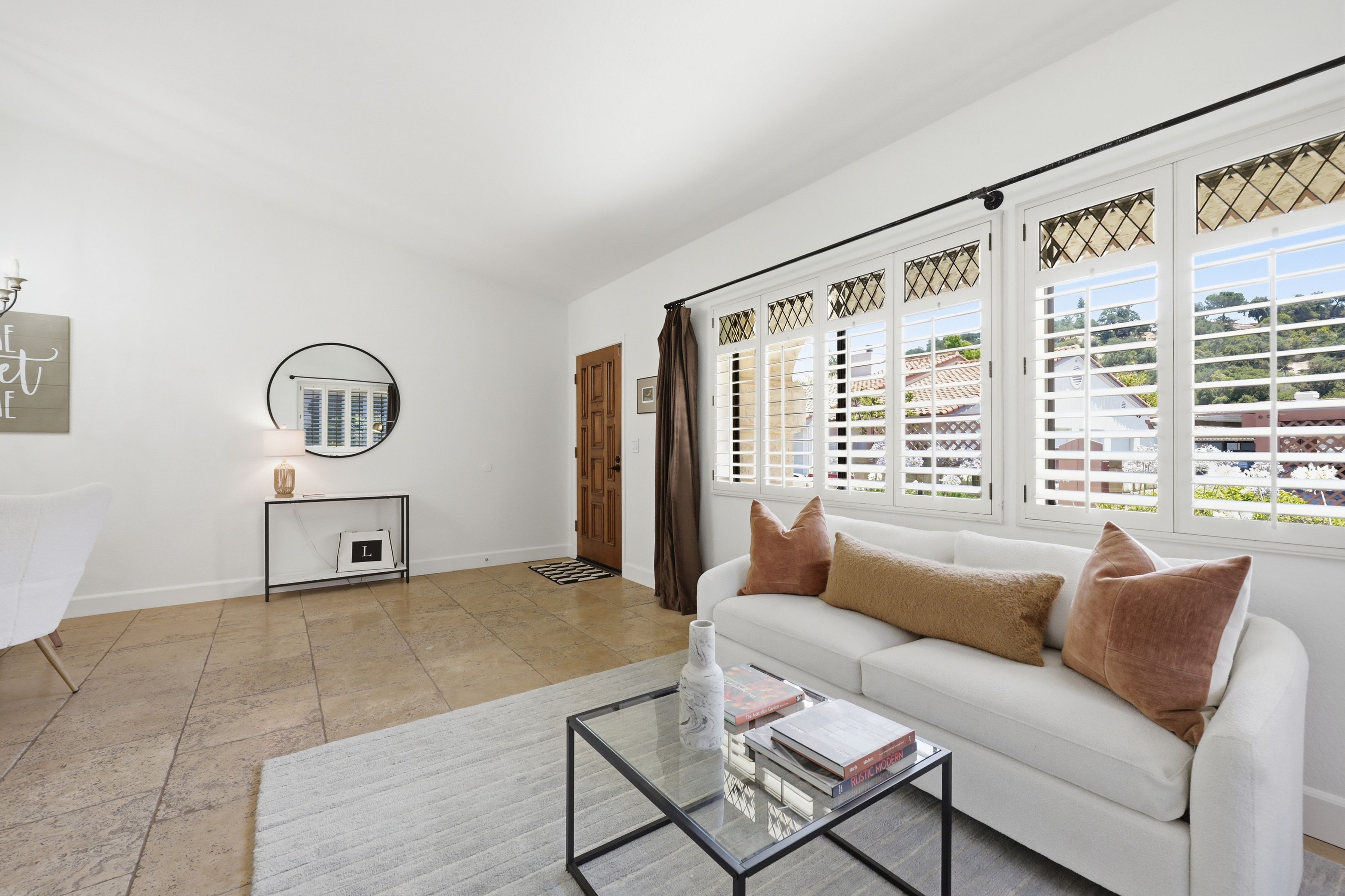 Charming End-Unit in Ojai - 物件實景
