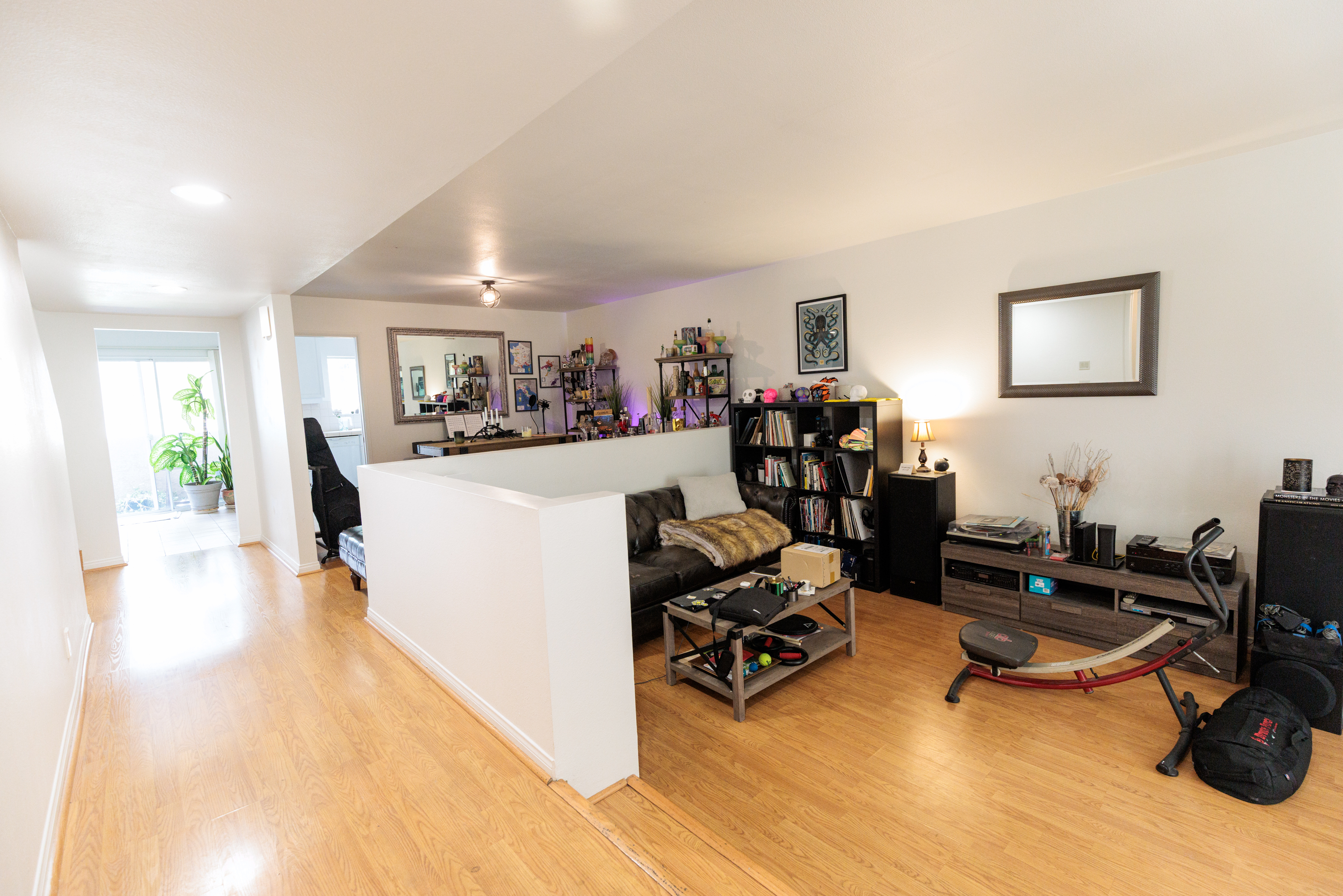 Los Angeles, California, 90068, United States, 2 Bedrooms Bedrooms, ,2 BathroomsBathrooms,Residential,For Sale,1977140