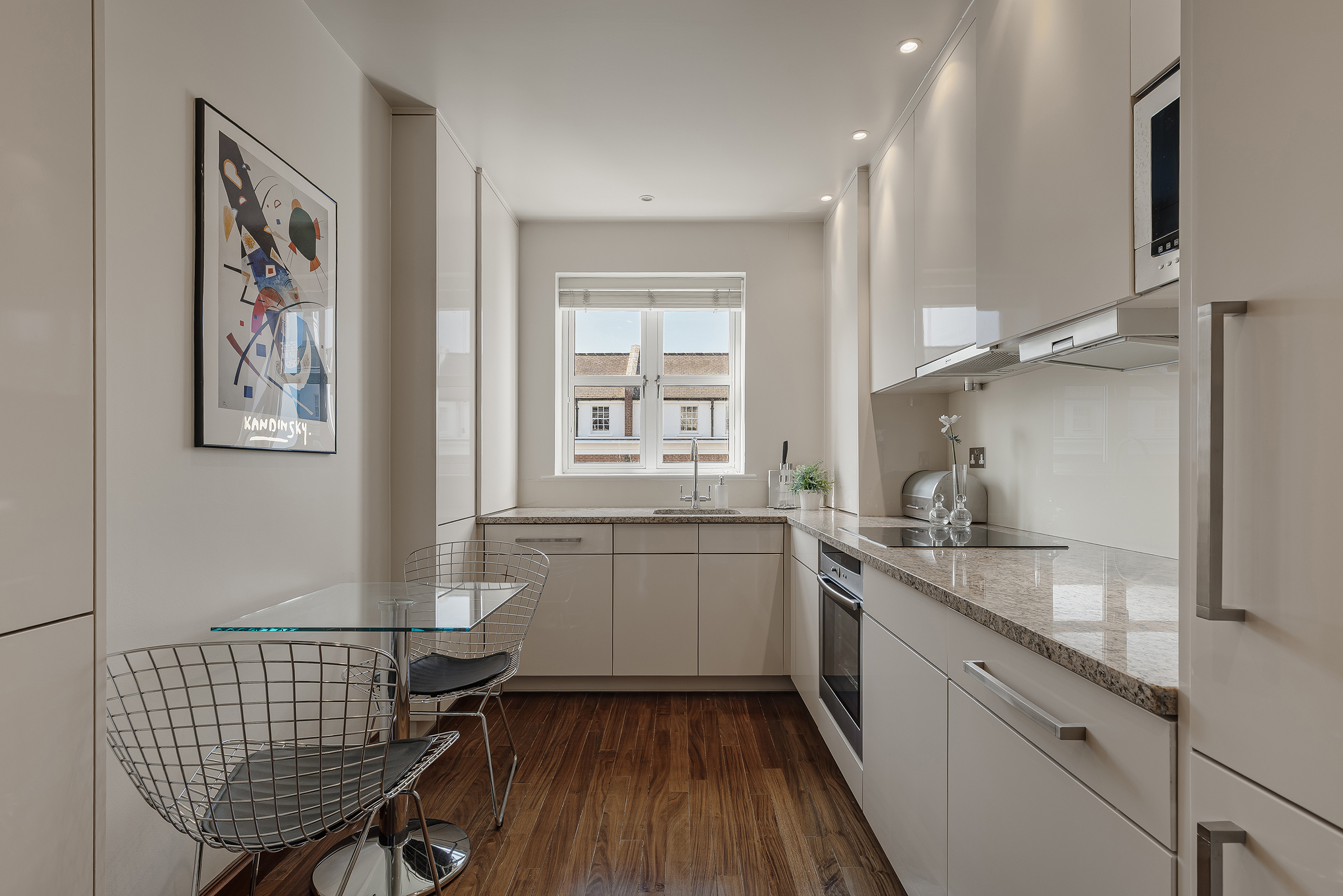  A Third-Floor Apartment with Two Balconies in a Sought-After Kensington Developm - 物件實景