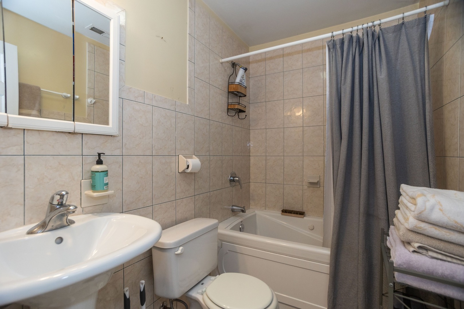 Chicago, Illinois, 60622, United States, 3 Bedrooms Bedrooms, ,3 BathroomsBathrooms,Residential,For Sale,2049281