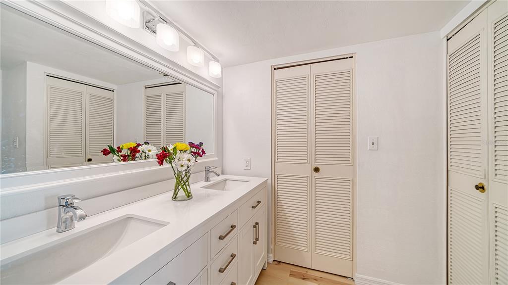 Longboat Key, Florida, 34228, United States, 2 Bedrooms Bedrooms, ,2 BathroomsBathrooms,Residential,For Sale,1992872