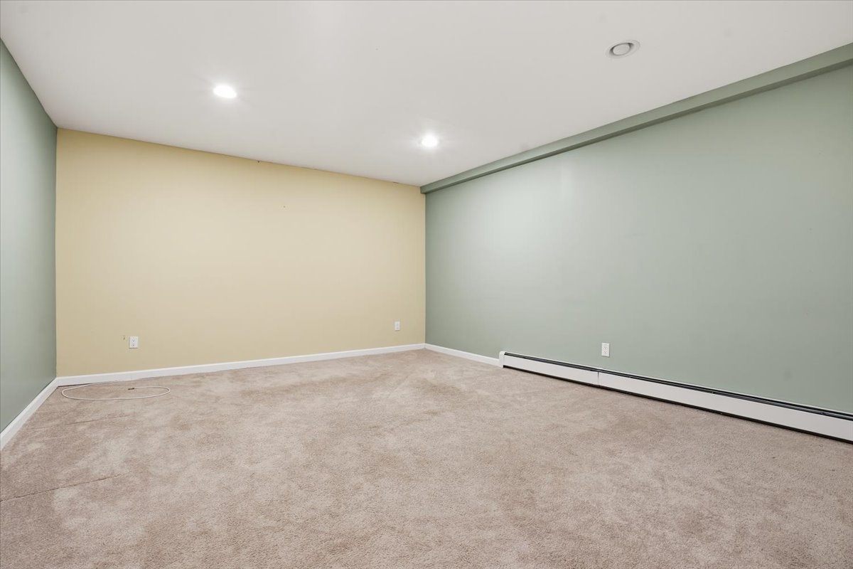 Milford, Pennsylvania, 18337, United States, 4 Bedrooms Bedrooms, ,3 BathroomsBathrooms,Residential,For Sale,2013781