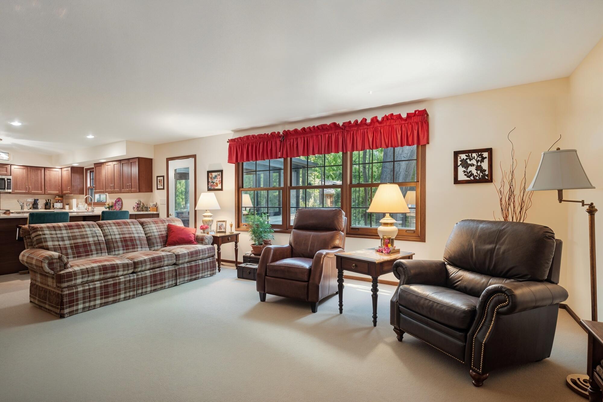 Springfield, Ohio, 45504, United States, 4 Bedrooms Bedrooms, ,3 BathroomsBathrooms,Residential,For Sale,1927340