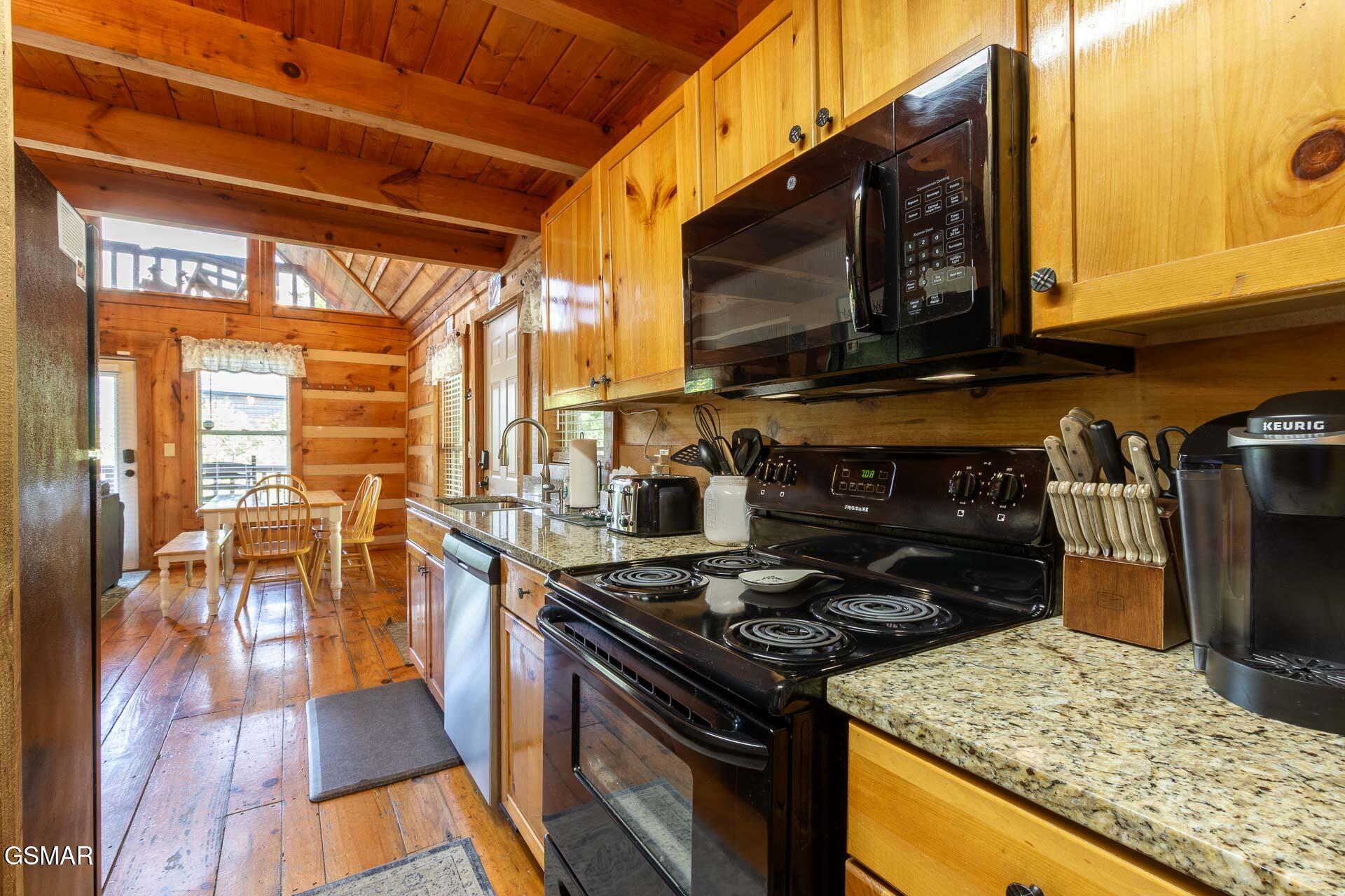 Sevierville, Tennessee, 37876, United States, 2 Bedrooms Bedrooms, ,3 BathroomsBathrooms,Residential,For Sale,1977438