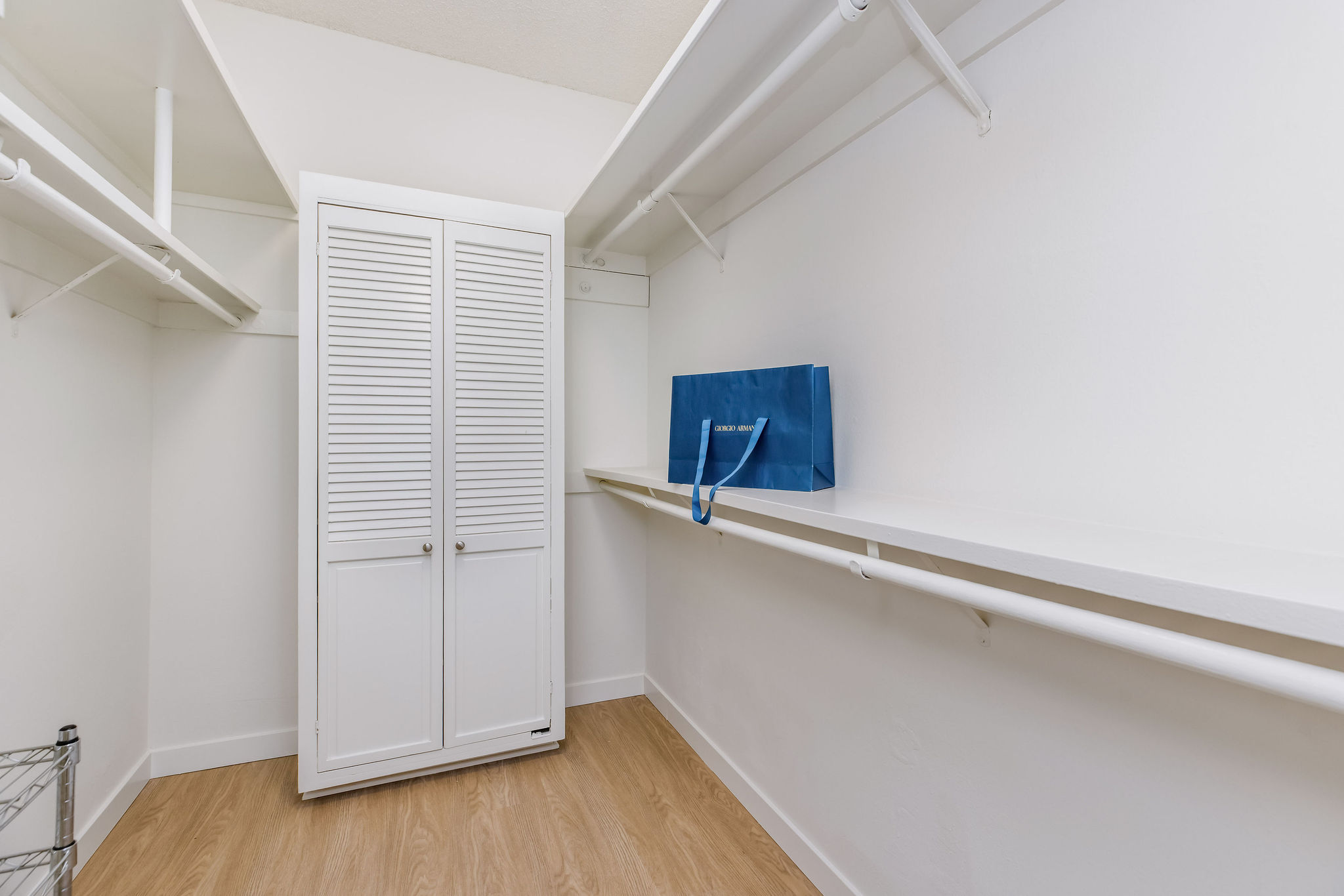  5216 Yarmouth Avenue #105 - 物件實景