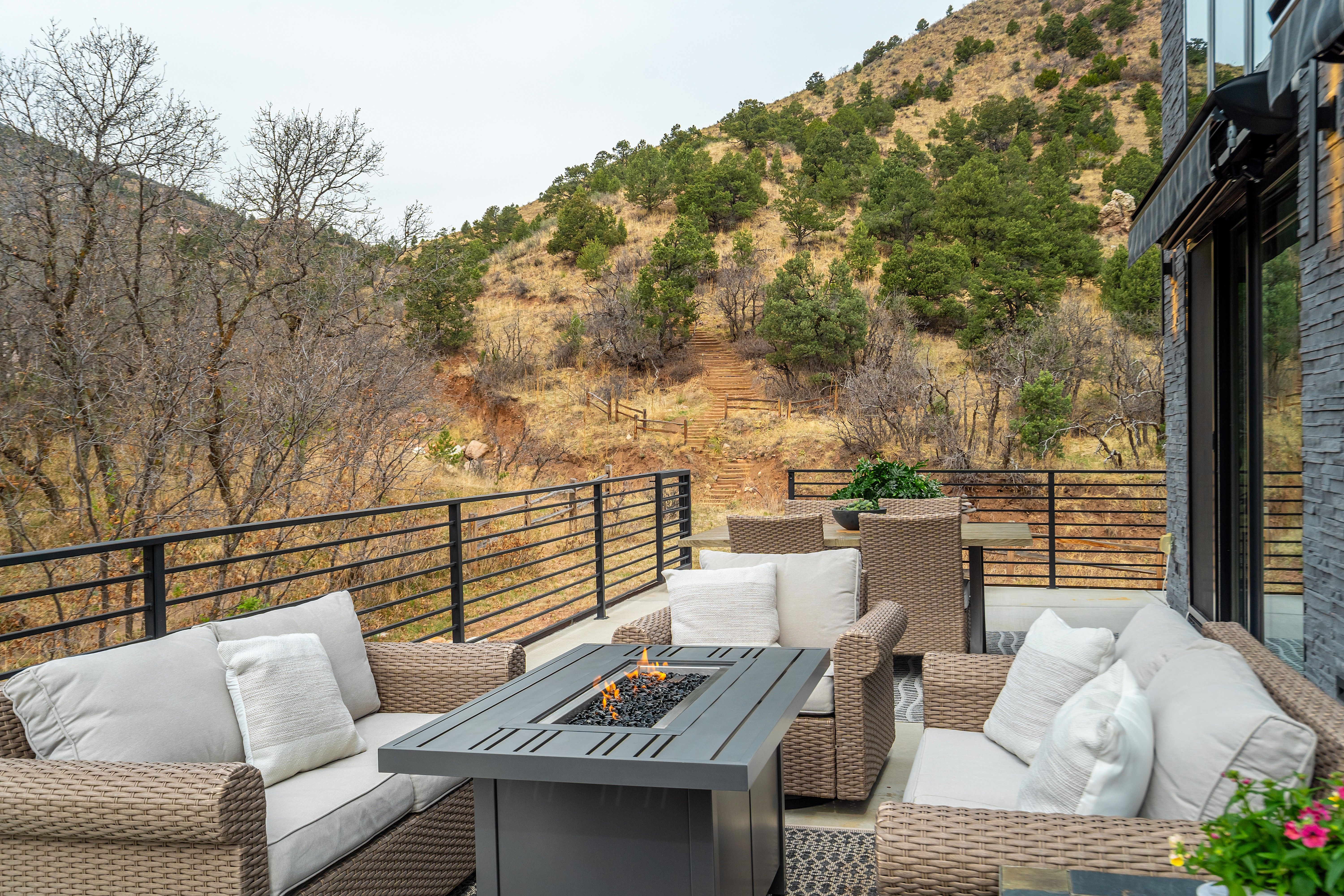  Modern Mountain Retreat with Panoramic Views & Trail Access - 物件實景