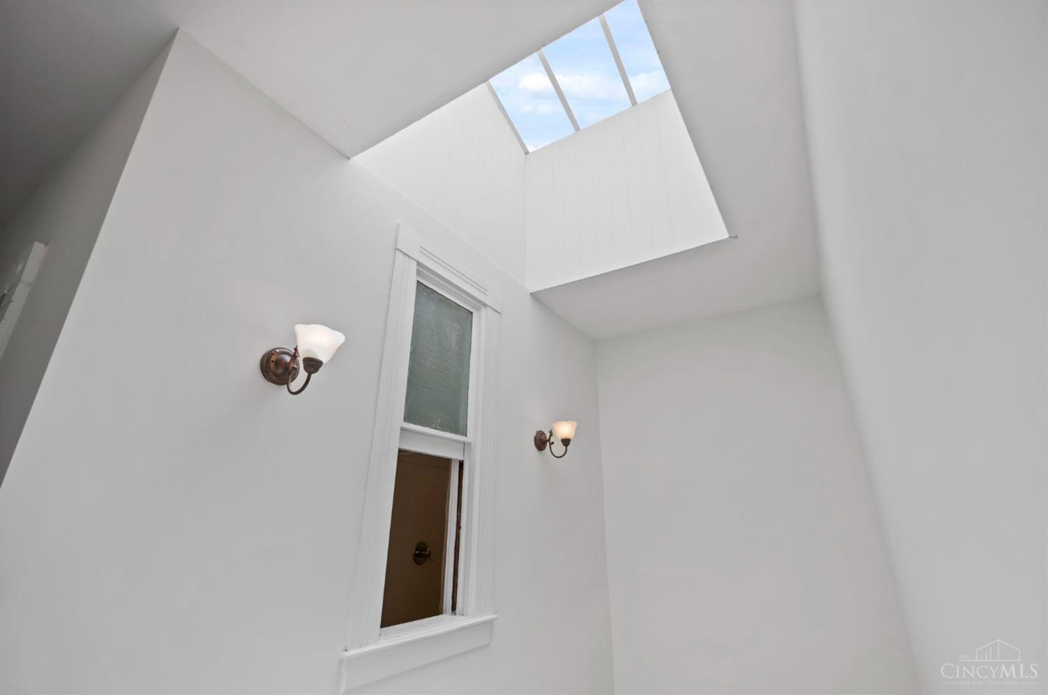 Cincinnati, Ohio, 45219, United States, 4 Bedrooms Bedrooms, ,4 BathroomsBathrooms,Residential,For Sale,1804934