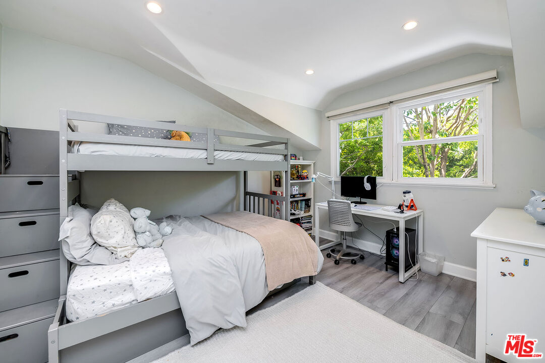 Studio City, California, 91604, United States, 4 Bedrooms Bedrooms, ,3 BathroomsBathrooms,Residential,For Sale,1850354