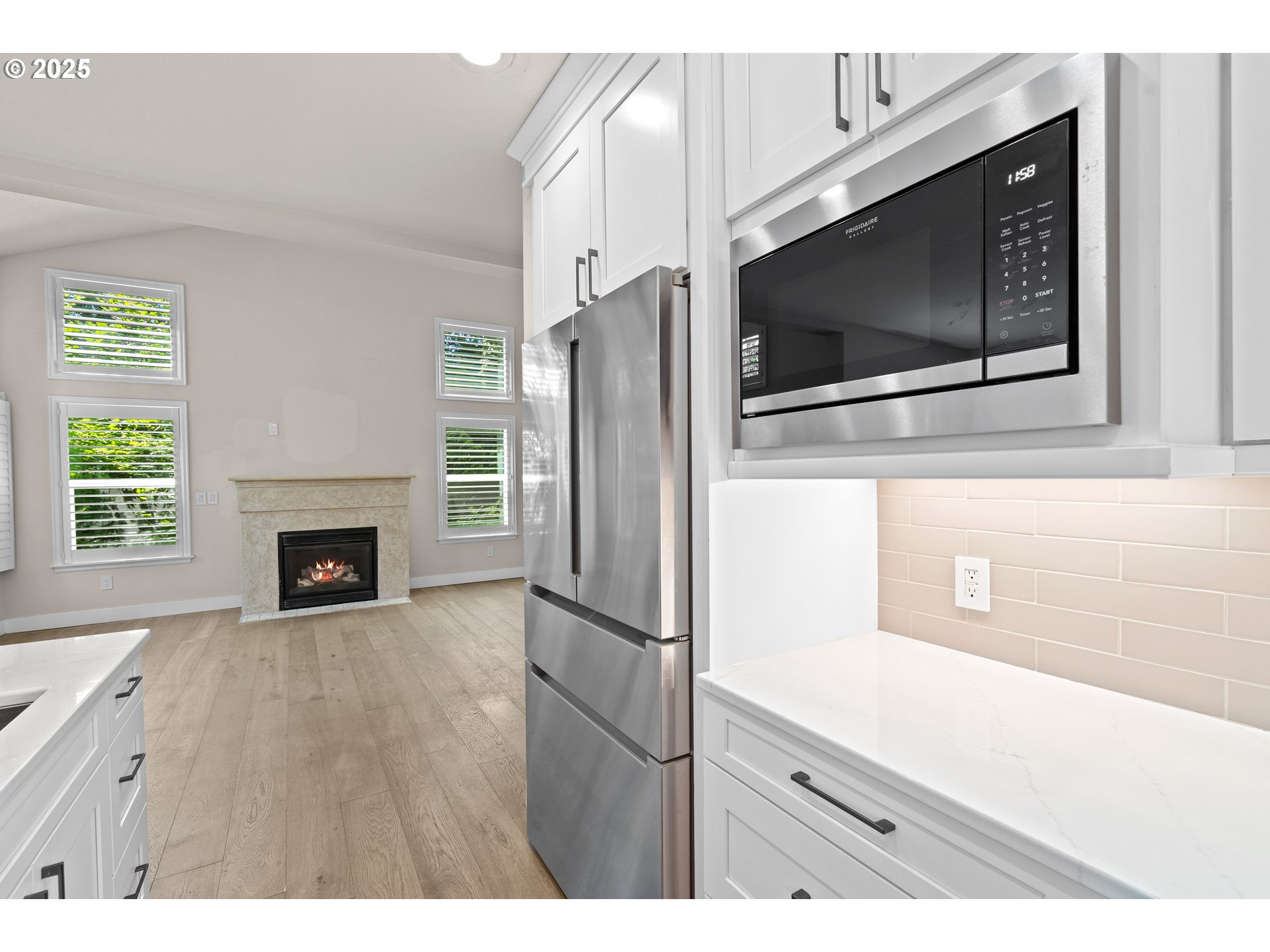 Lake Oswego, Oregon, 97035, United States, 2 Bedrooms Bedrooms, ,2 BathroomsBathrooms,Residential,For Sale,1889875