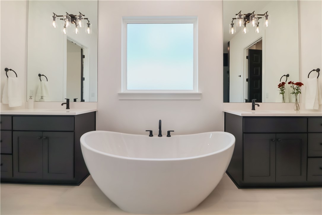 Bentonville, Arkansas, 72713, United States, 4 Bedrooms Bedrooms, ,3 BathroomsBathrooms,Residential,For Sale,1989586