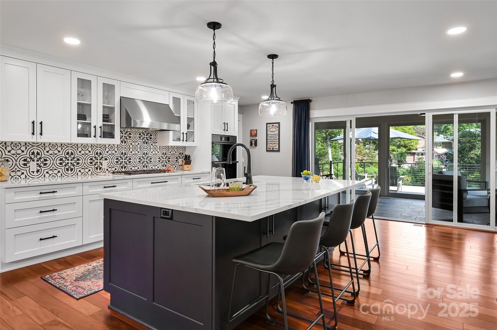 Hendersonville, North Carolina, 28739, United States, 5 Bedrooms Bedrooms, ,3 BathroomsBathrooms,Residential,For Sale,1903677