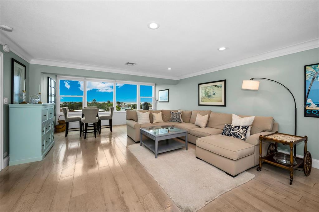 St Petersburg, Florida, 33704, United States, 2 Bedrooms Bedrooms, ,2 BathroomsBathrooms,Residential,For Sale,1989115