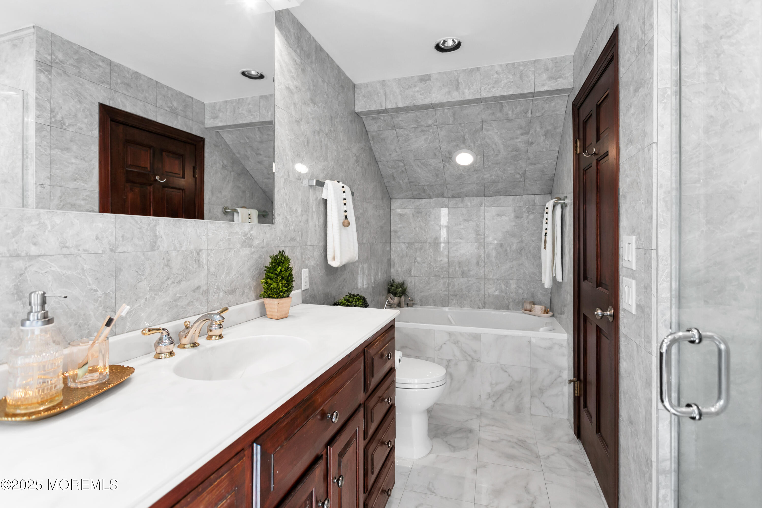 Middletown, New Jersey, 07748, United States, 5 Bedrooms Bedrooms, ,5 BathroomsBathrooms,Residential,For Sale,1904481