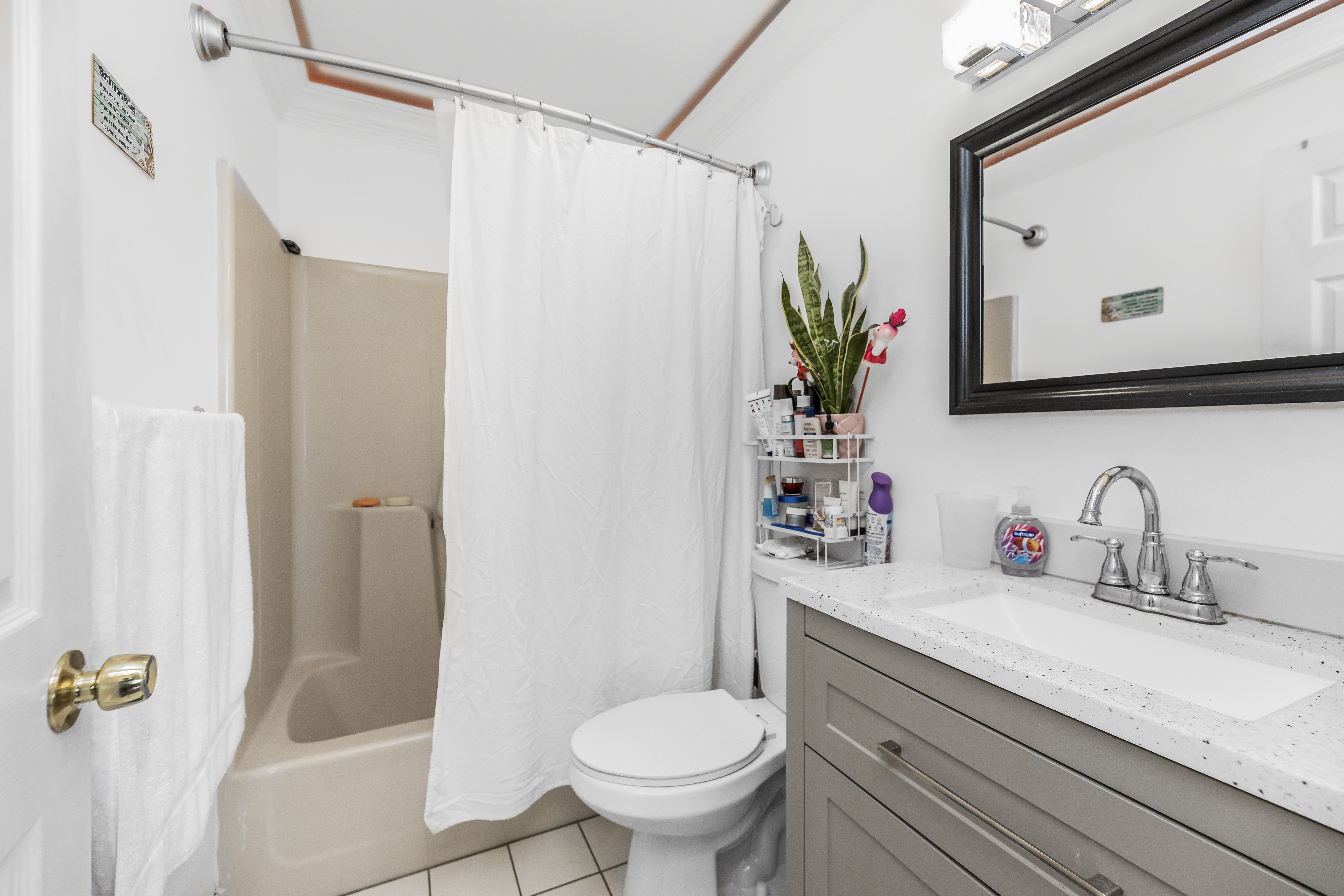 Yonkers, New York, 10703, United States, 4 Bedrooms Bedrooms, ,2 BathroomsBathrooms,Residential,For Sale,1825129