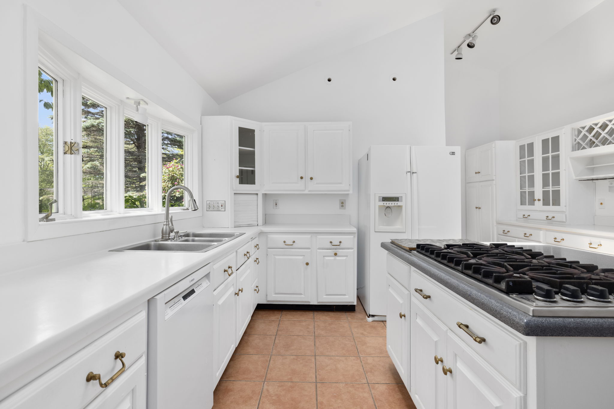  Easy Living, Exceptional Space, Prime North Dartmouth Location - 物件實景