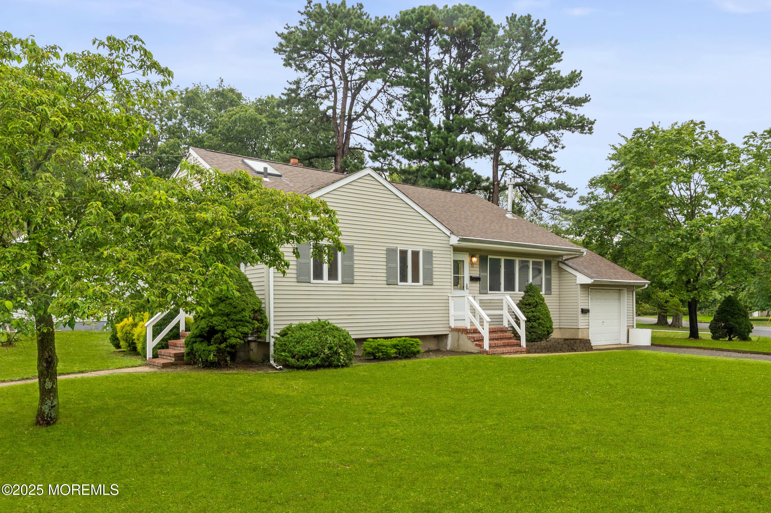 Oakhurst, New Jersey, 07755, United States, 3 Bedrooms Bedrooms, ,2 BathroomsBathrooms,Residential,For Sale,1923231