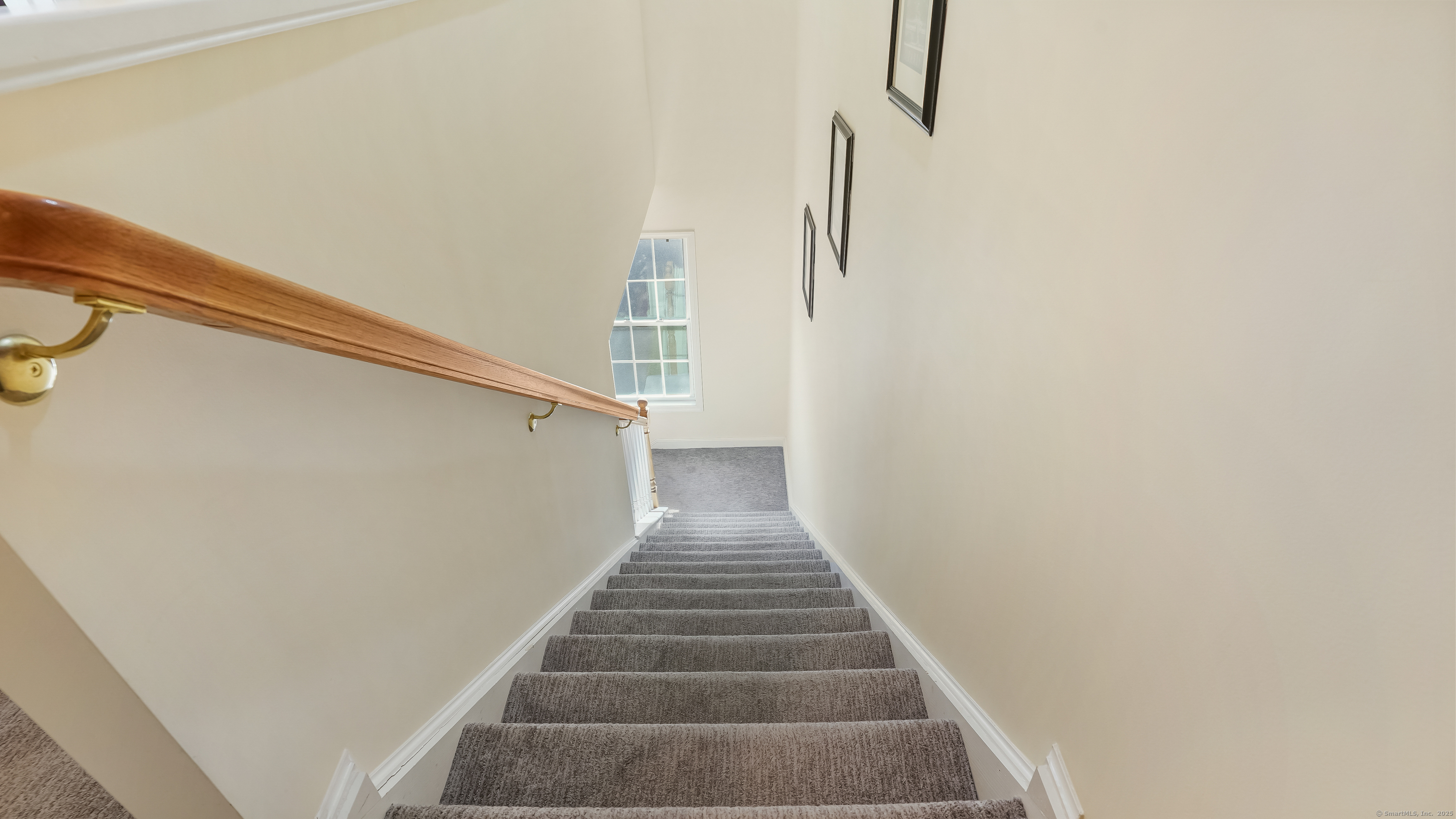 Danbury, Connecticut, 06810, United States, 2 Bedrooms Bedrooms, ,3 BathroomsBathrooms,Residential,For Sale,1925602